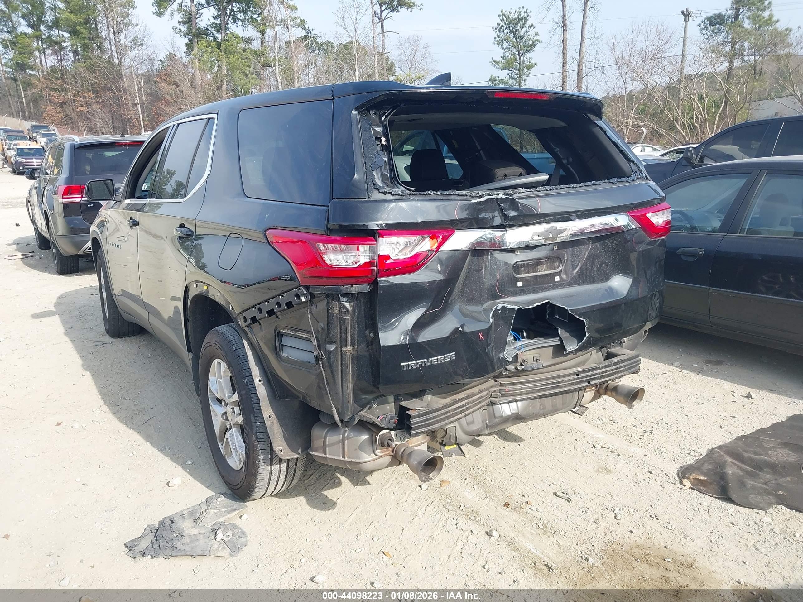 CHEVROLET TRAVERSE image 3