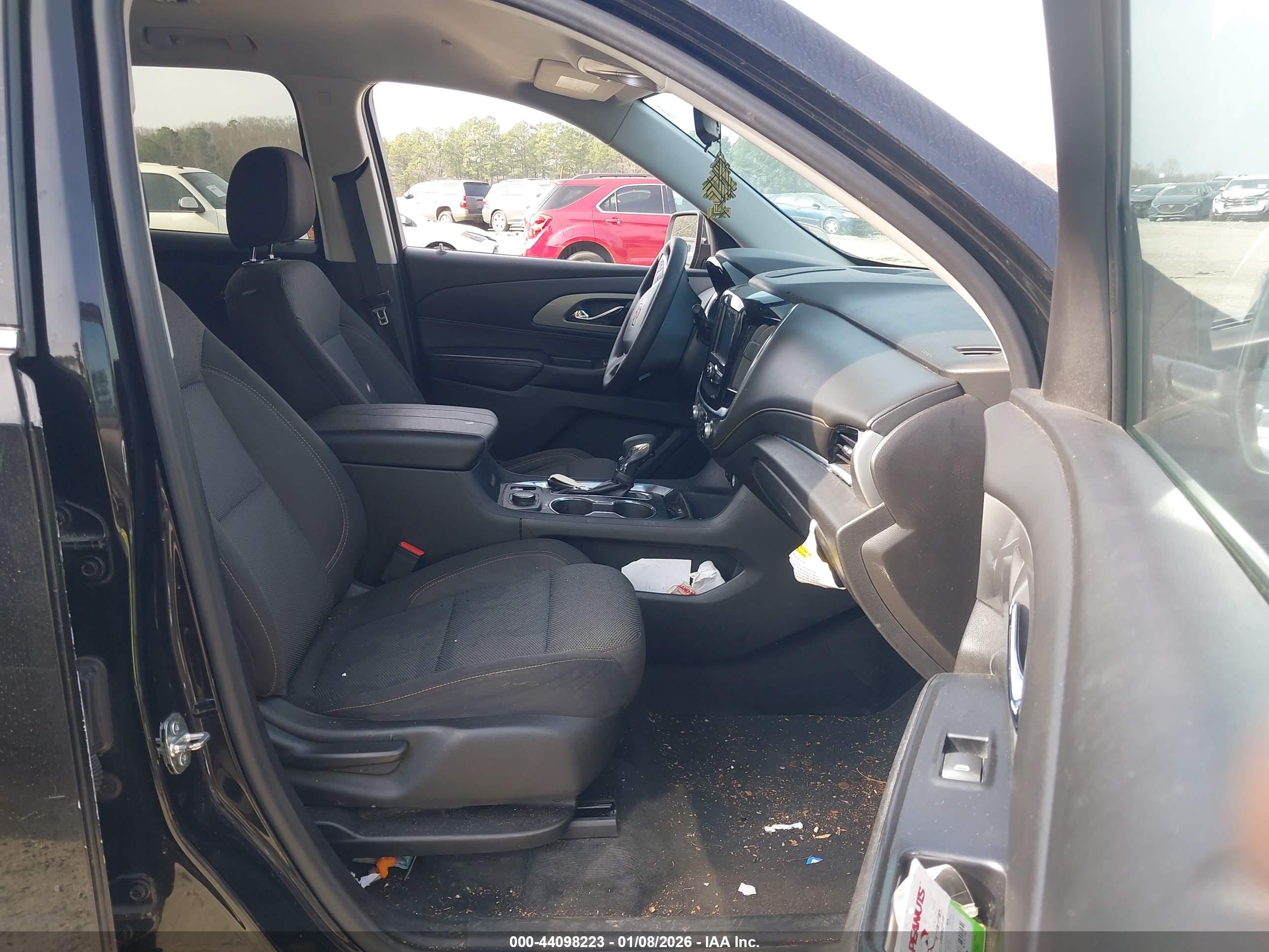CHEVROLET TRAVERSE image 5