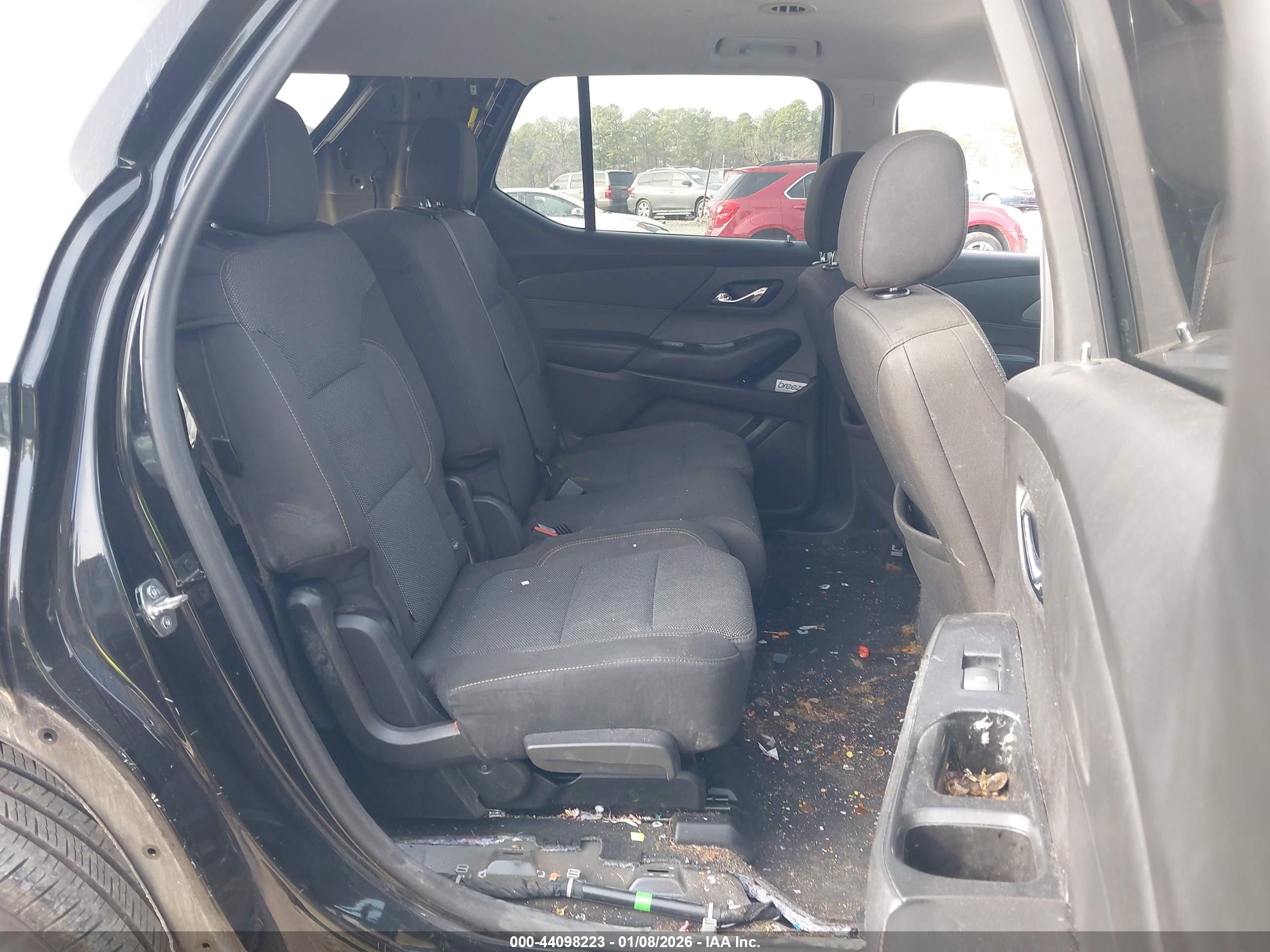 CHEVROLET TRAVERSE image 8