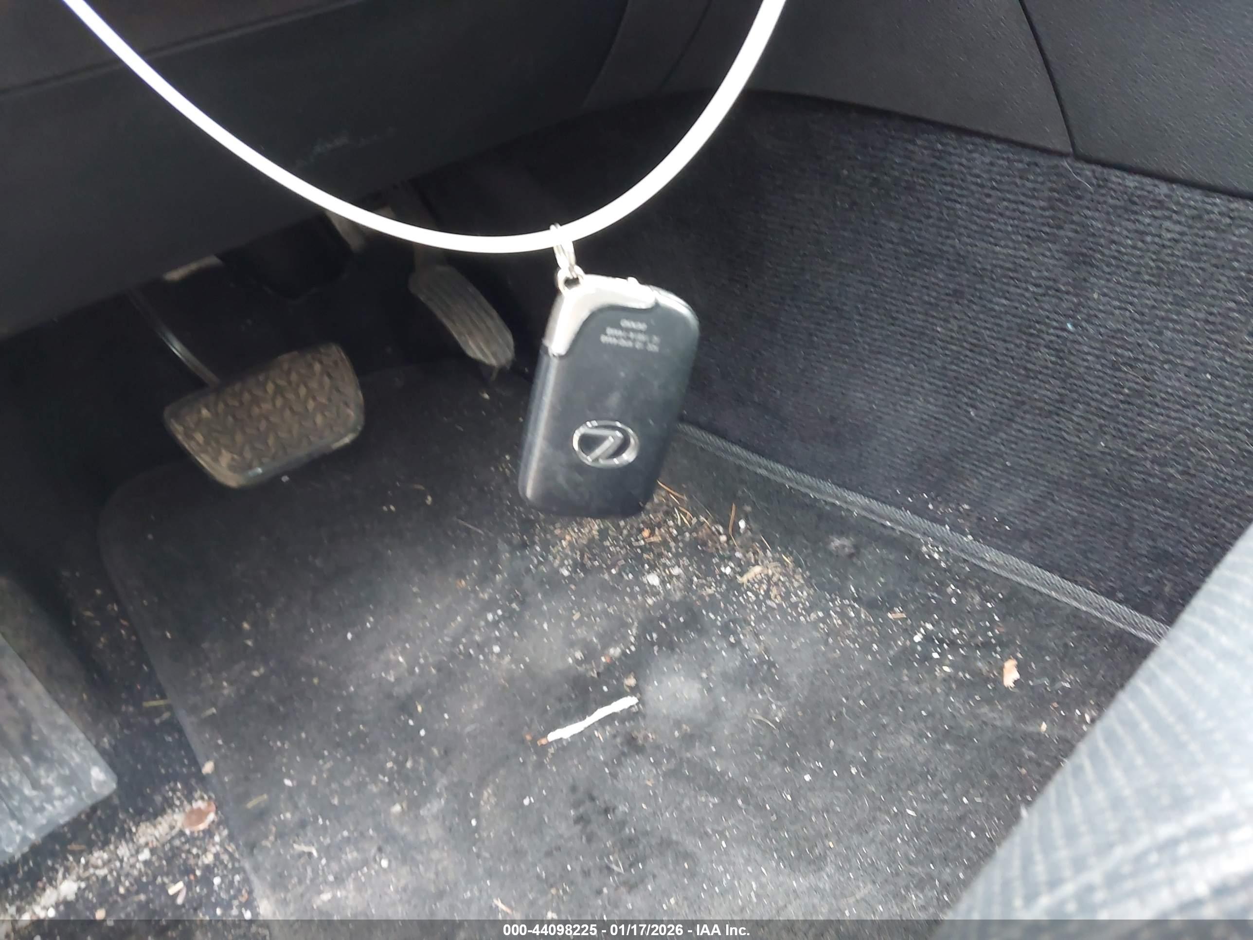 LEXUS ES image 11