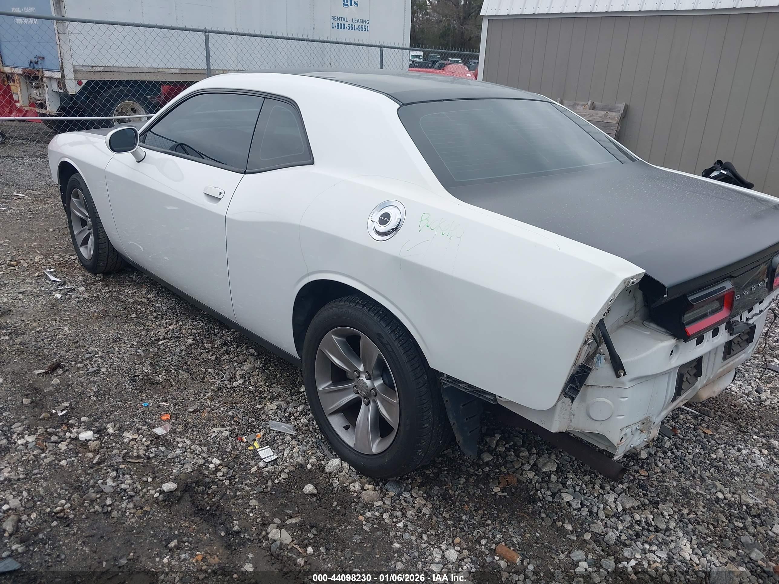 DODGE CHALLENGER image 3
