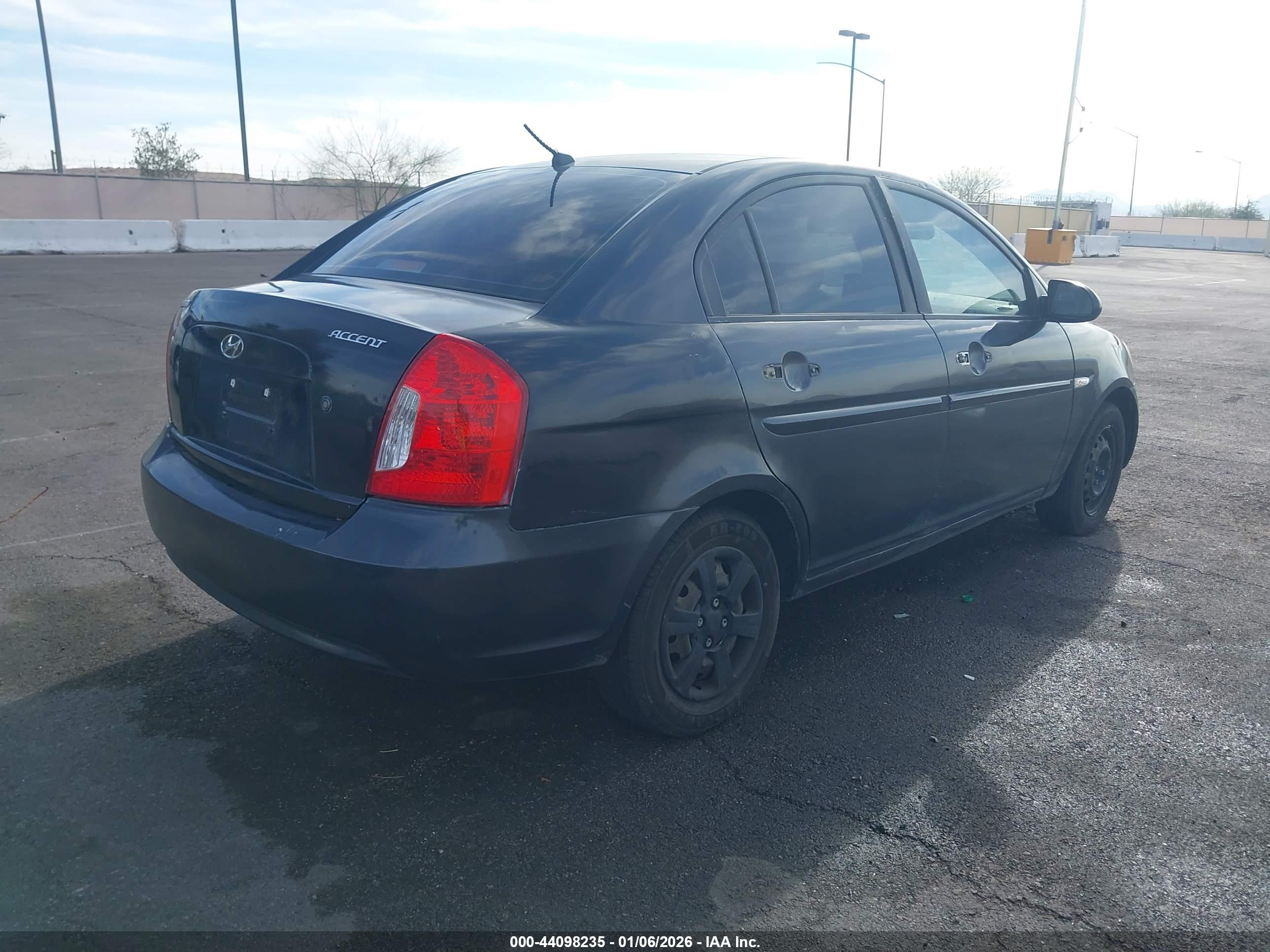 HYUNDAI ACCENT image 4