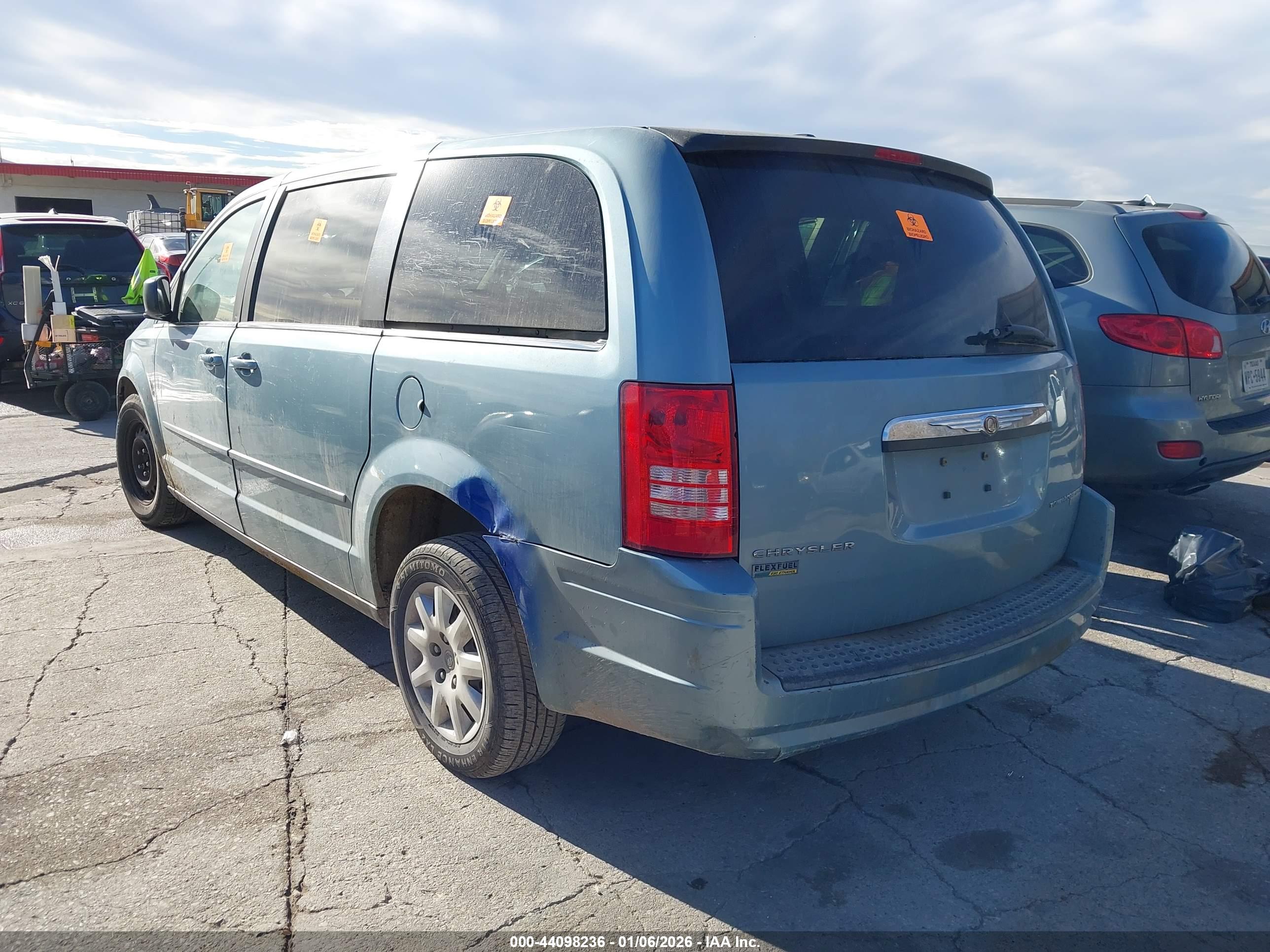 CHRYSLER TOWN image 3