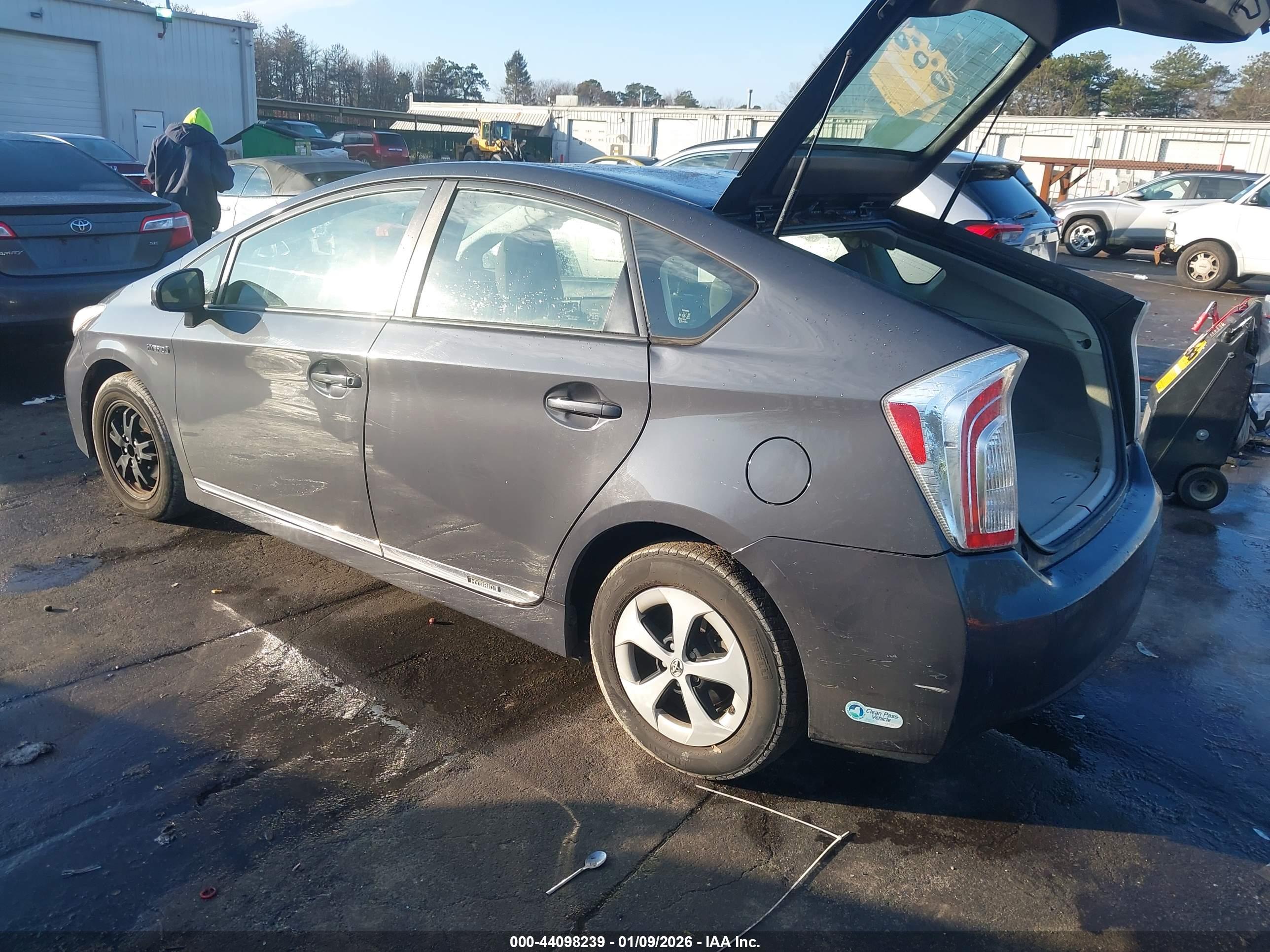 TOYOTA PRIUS image 3