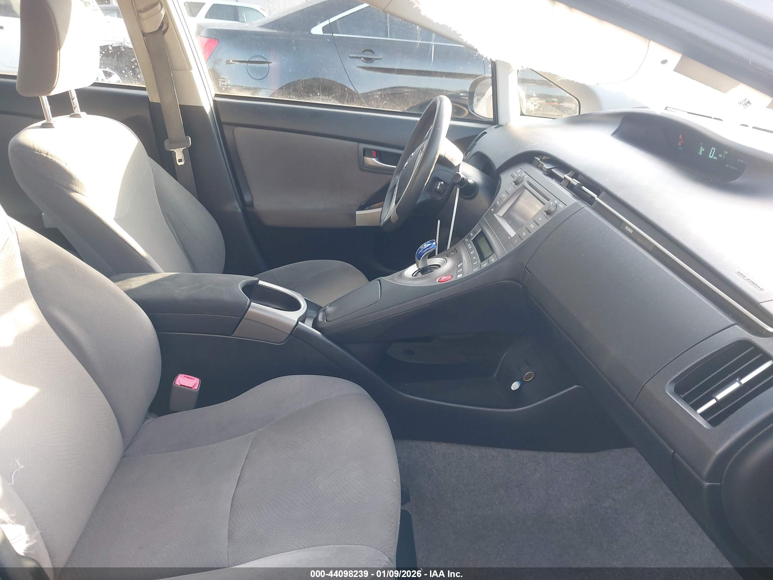 TOYOTA PRIUS image 5