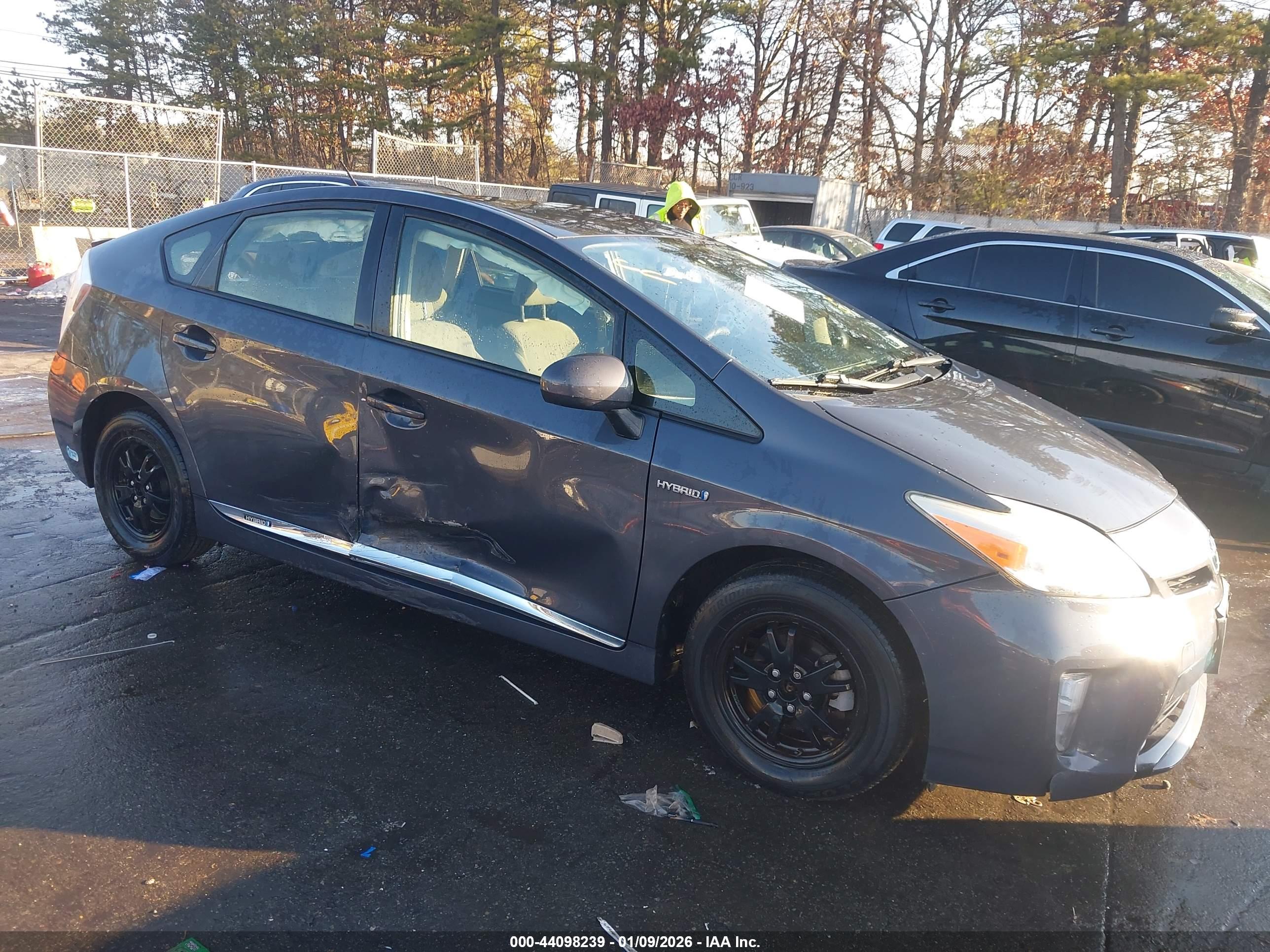 TOYOTA PRIUS image 6
