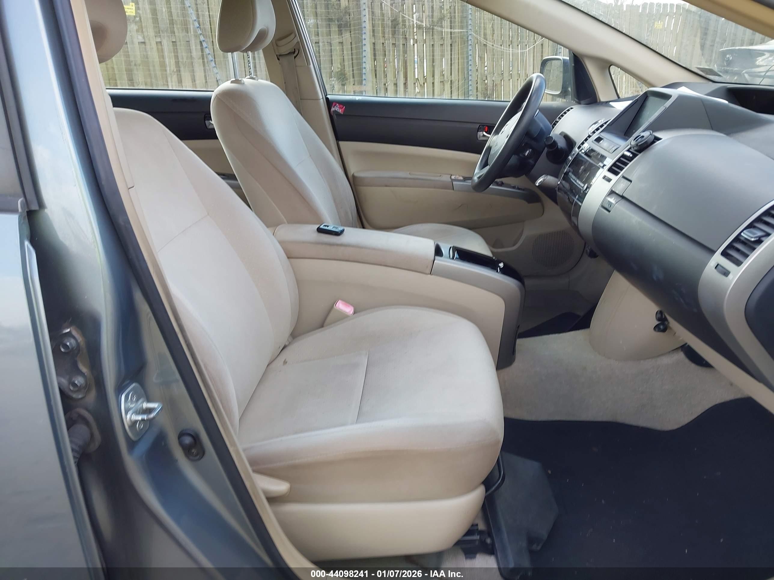 TOYOTA PRIUS image 5