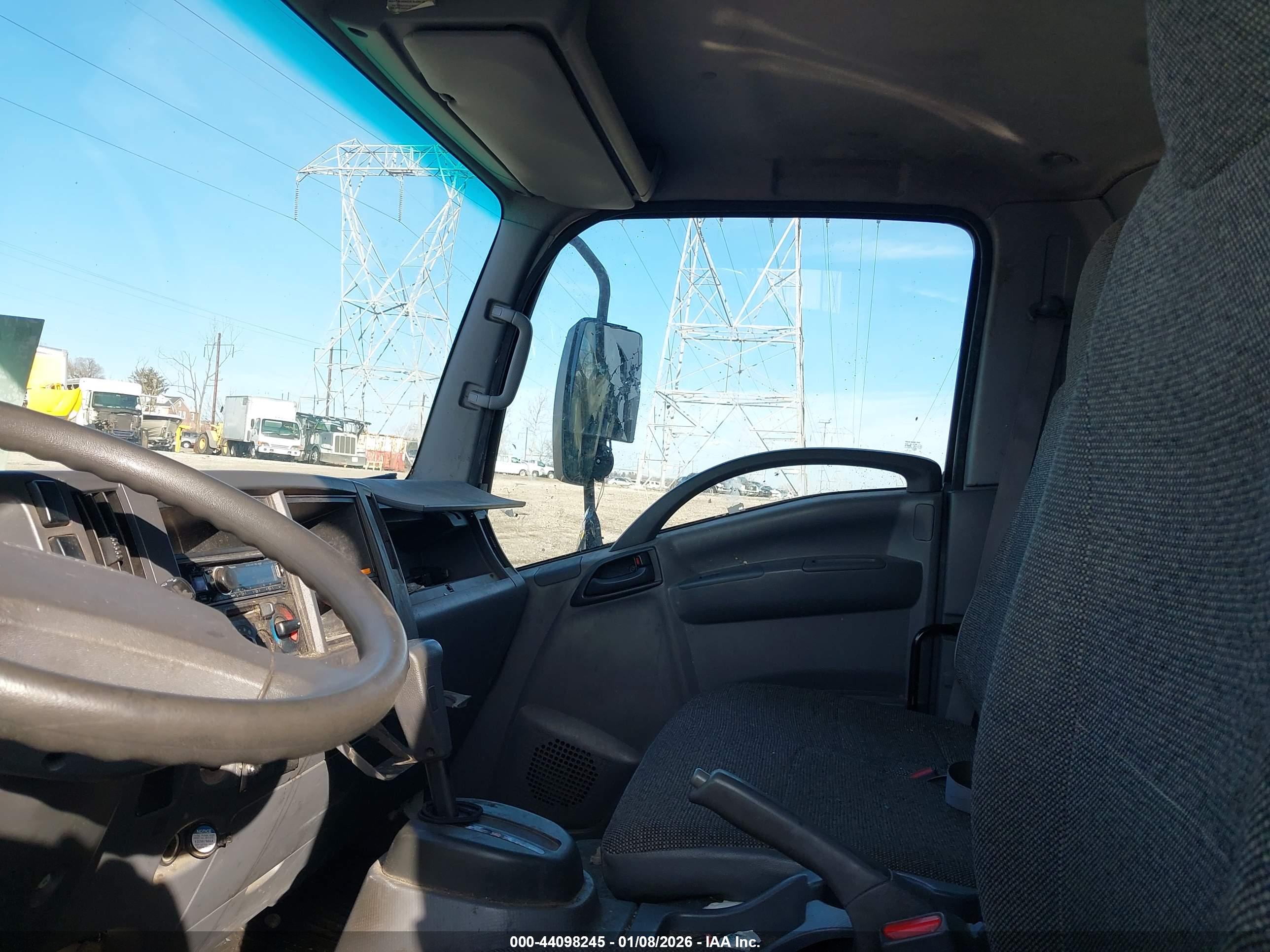 ISUZU NPR image 8
