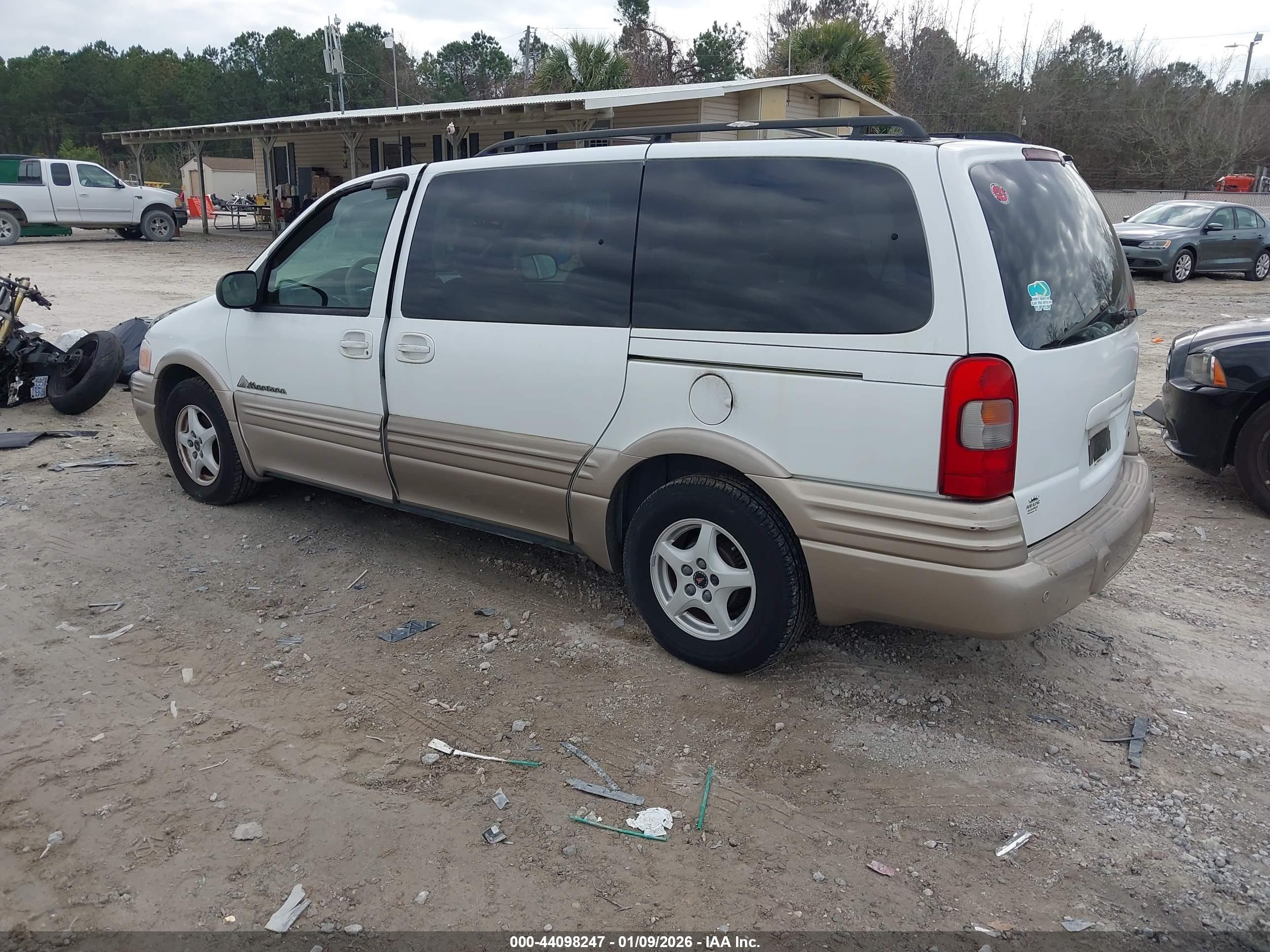 PONTIAC MONTANA image 3