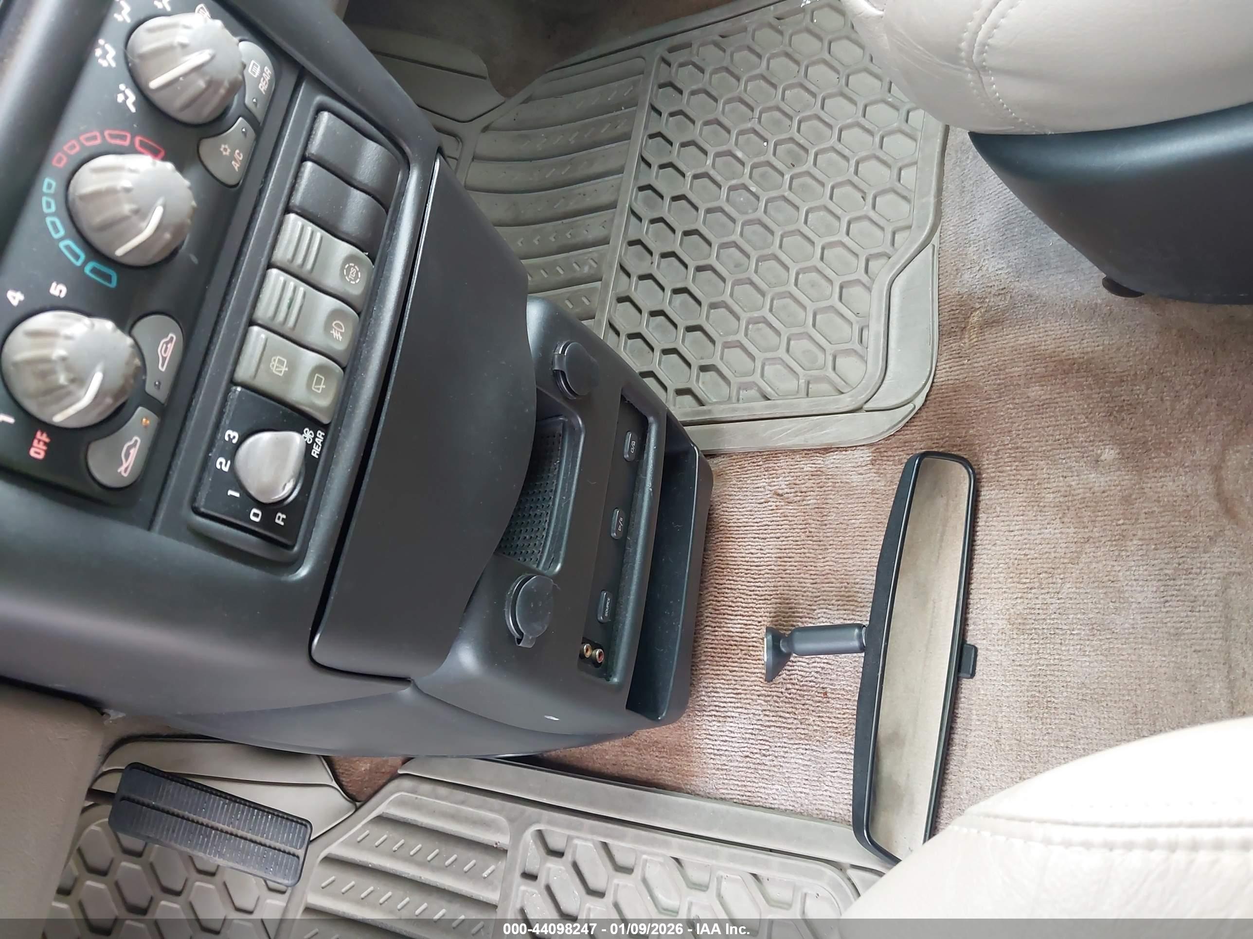 PONTIAC MONTANA image 6