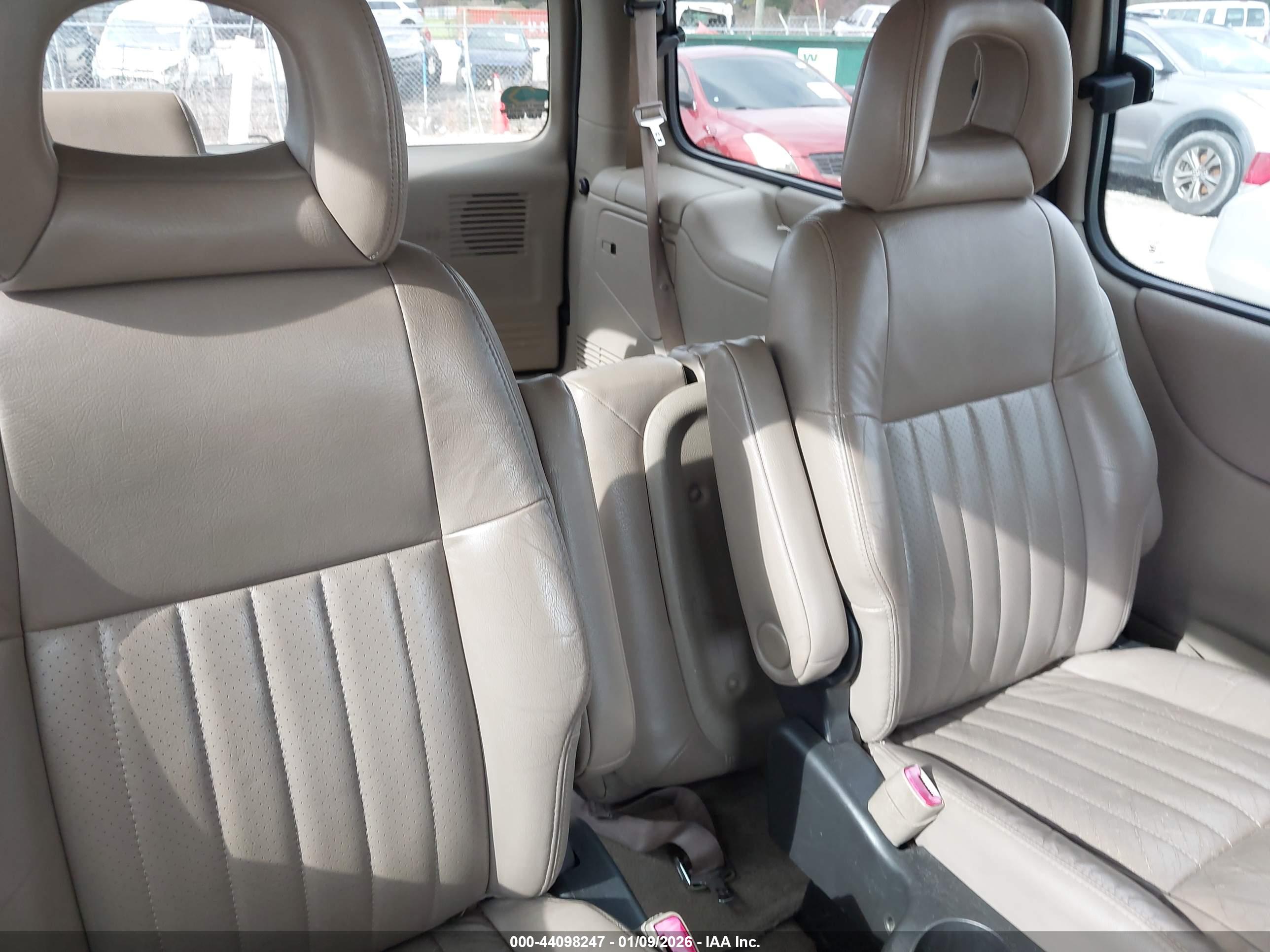 PONTIAC MONTANA image 8