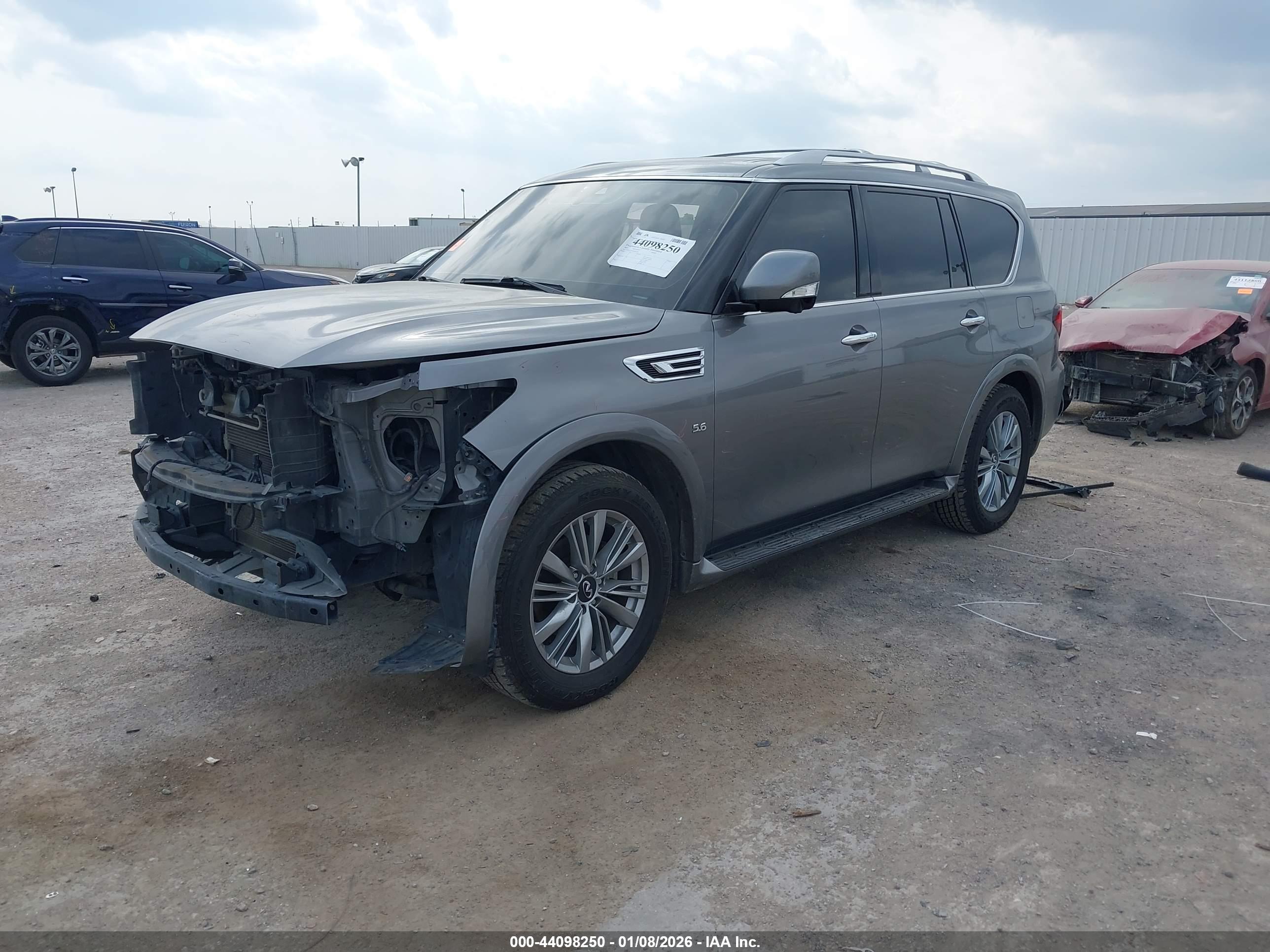 INFINITI QX80 image 2