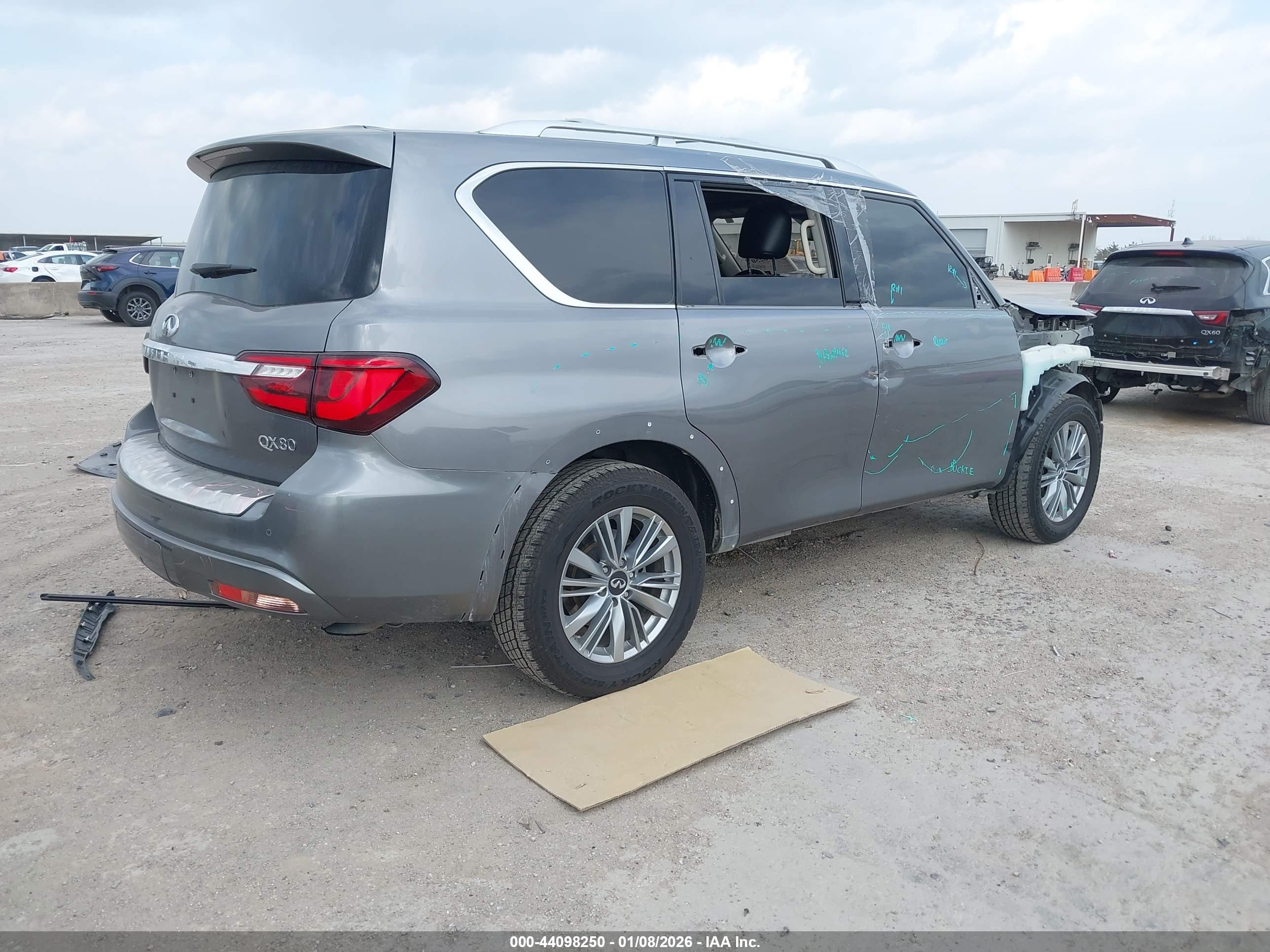 INFINITI QX80 image 4