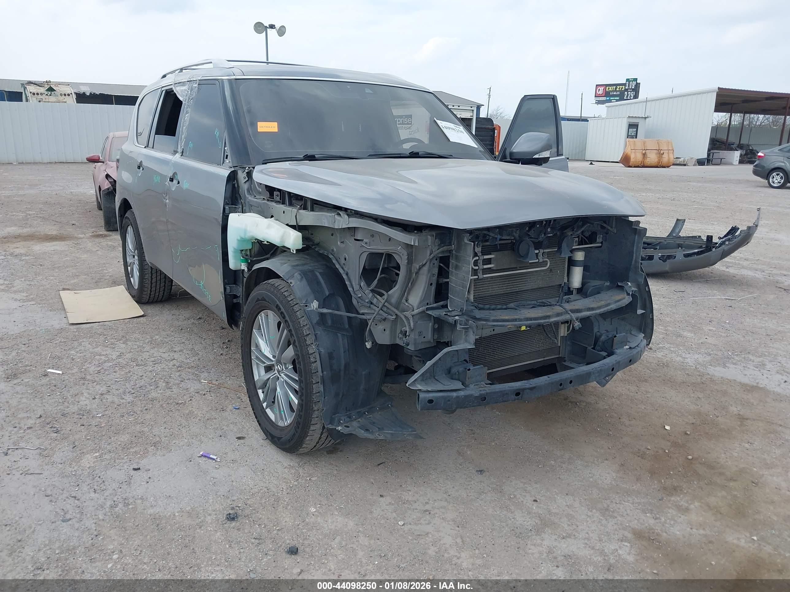 INFINITI QX80 image 6