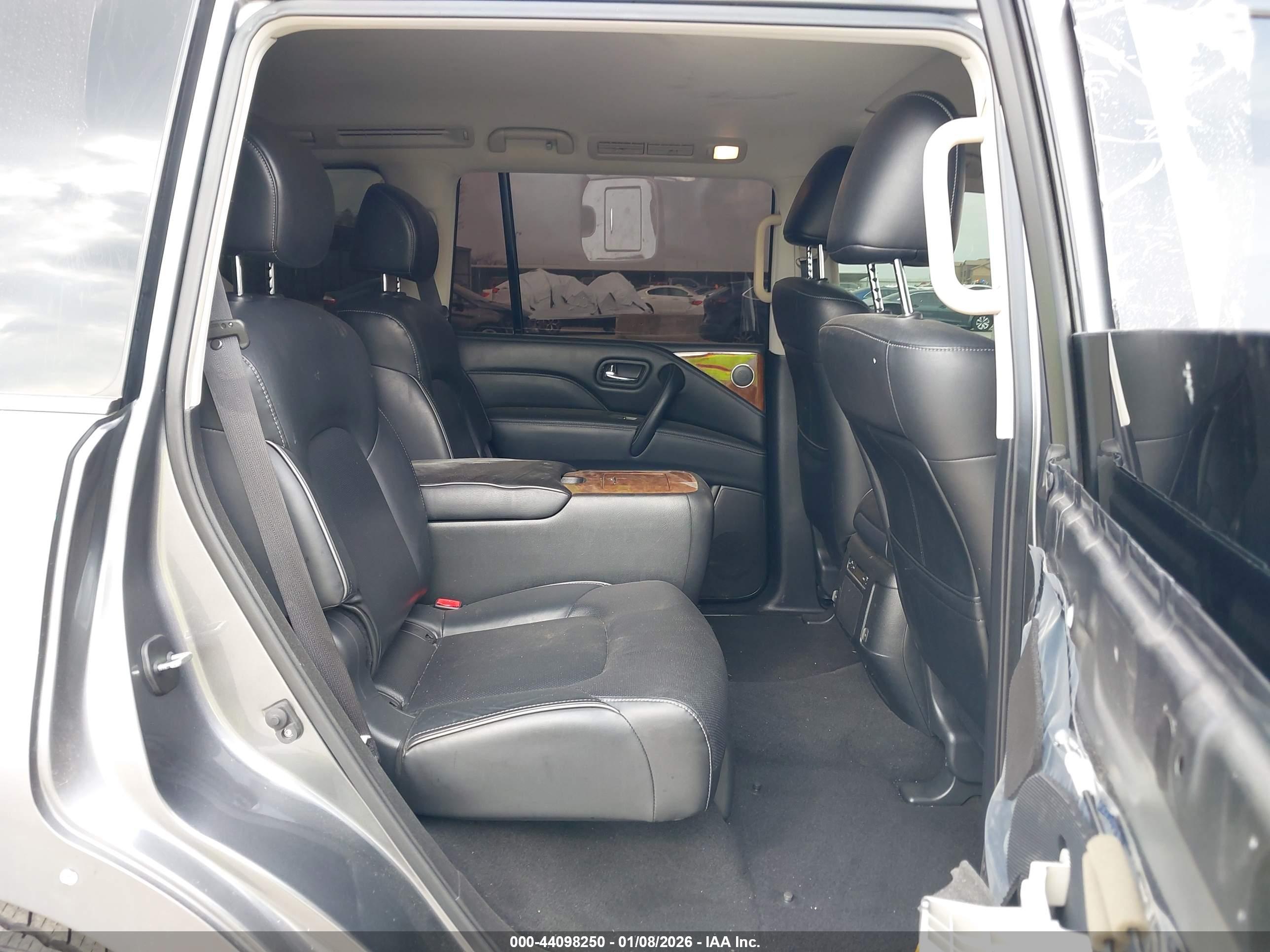 INFINITI QX80 image 8