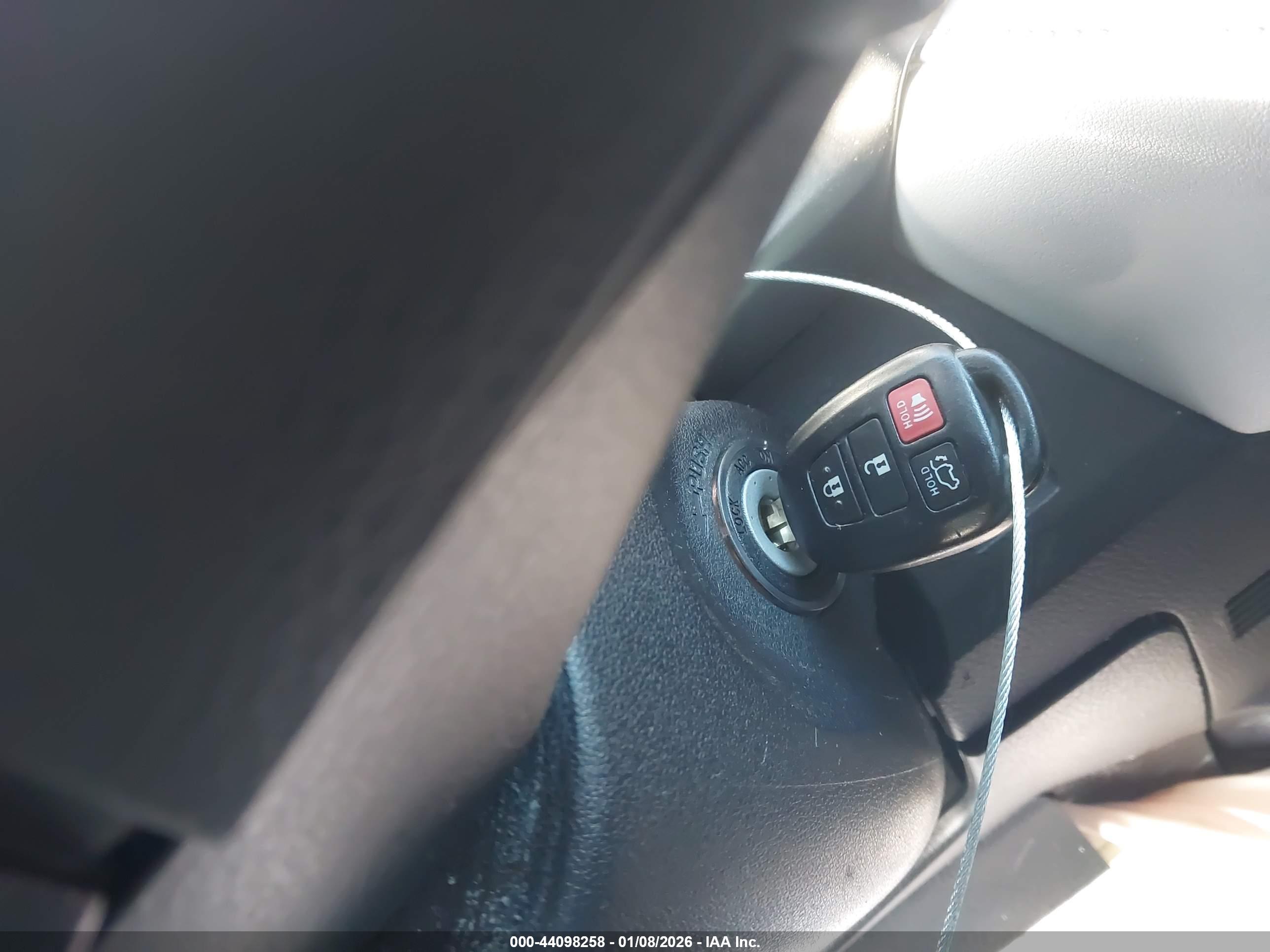 TOYOTA RAV4 image 11