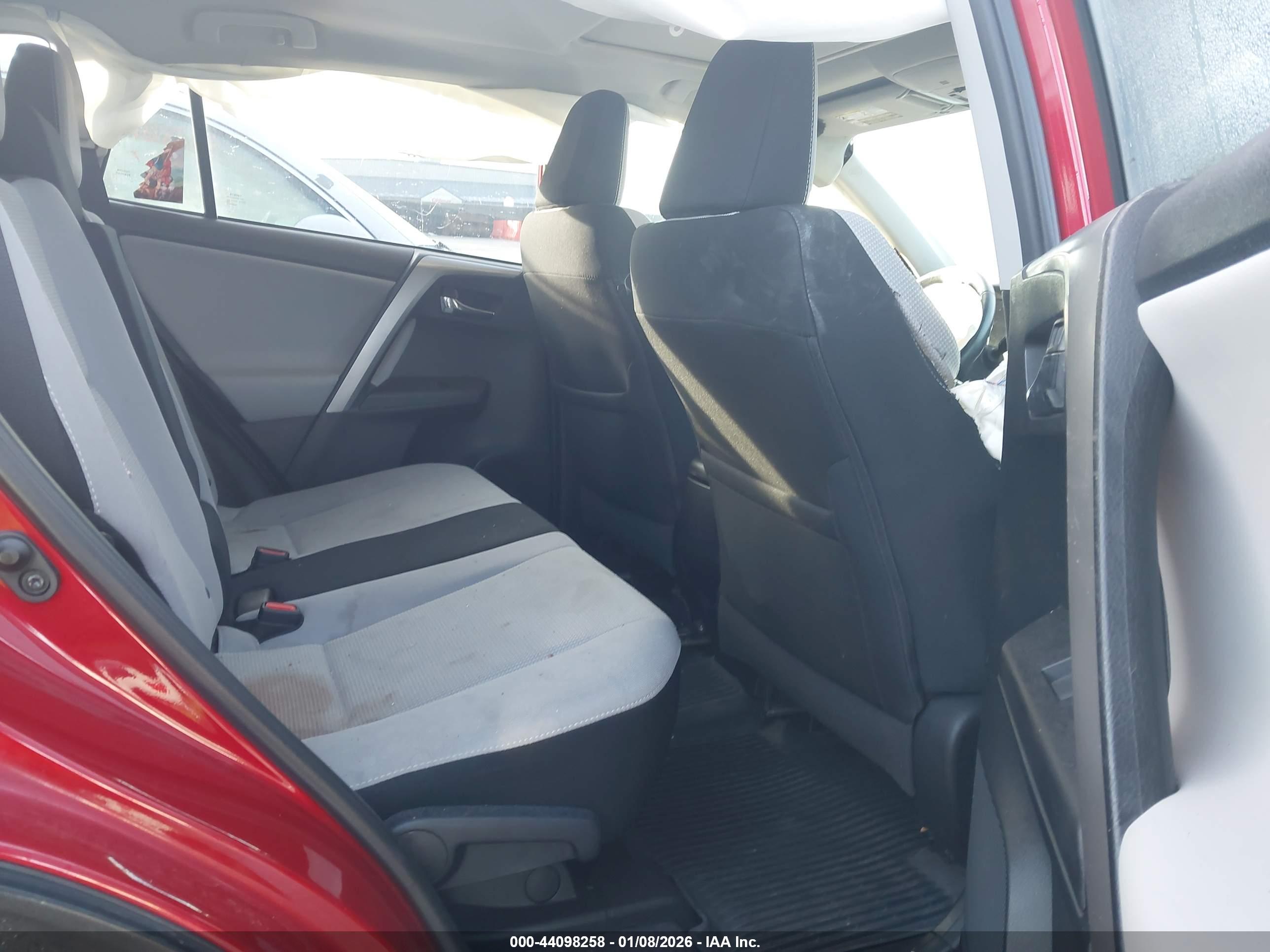 TOYOTA RAV4 image 8