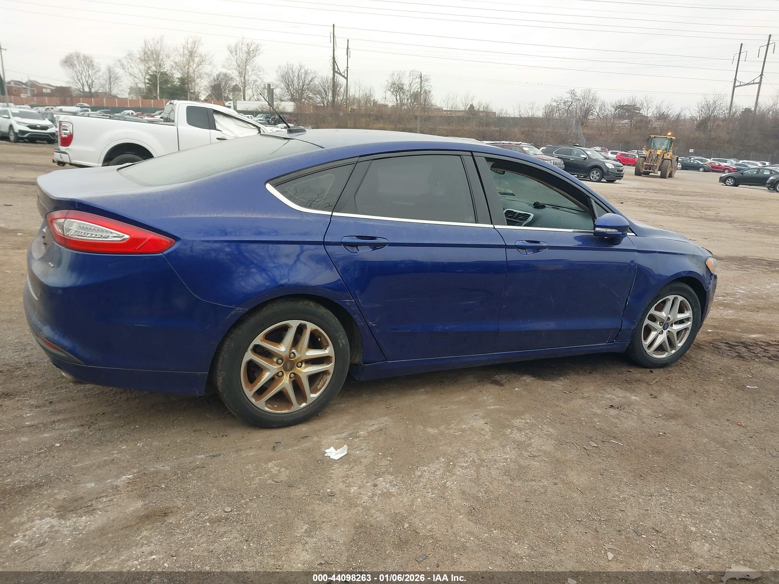 FORD FUSION image 4