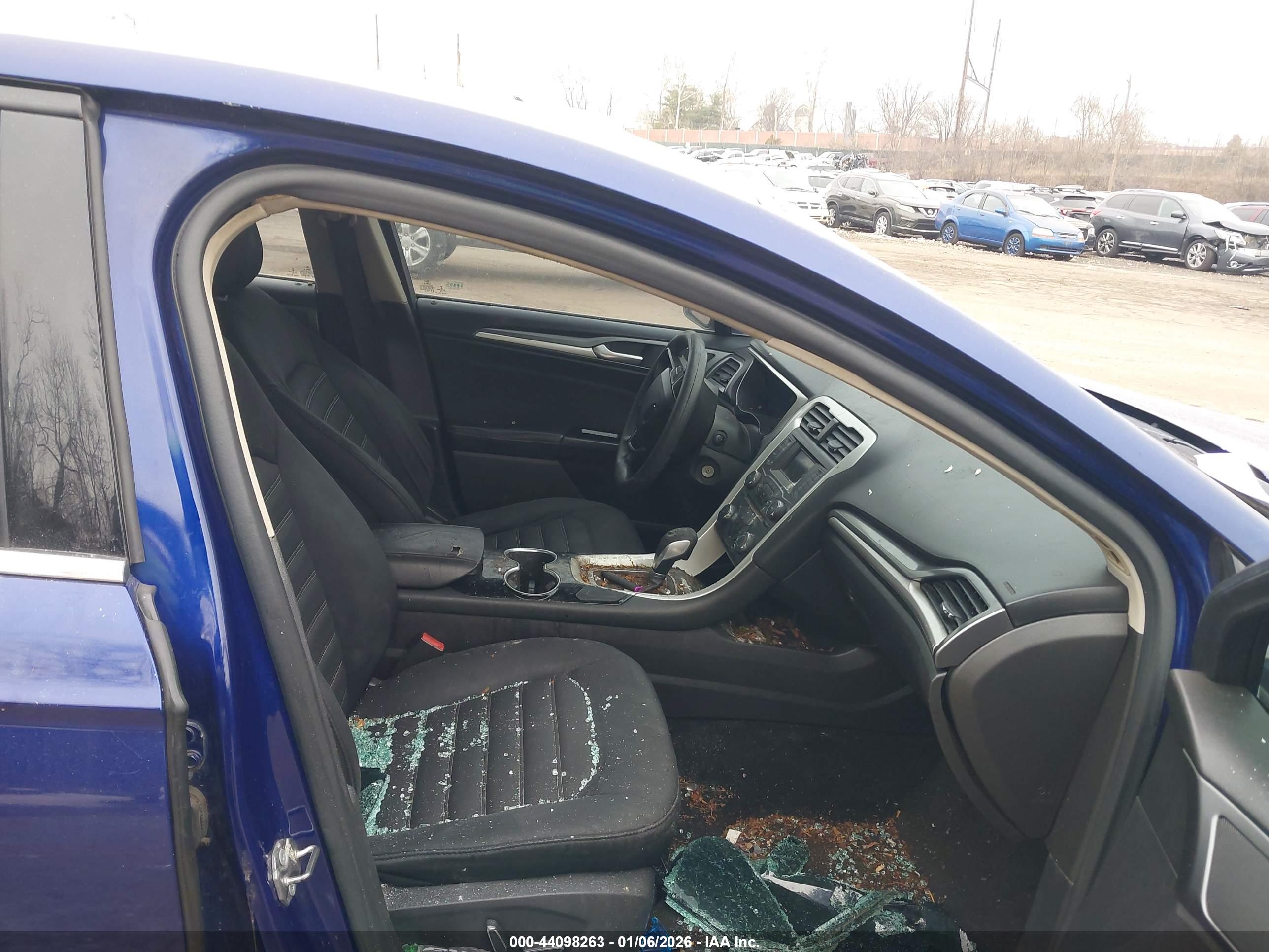 FORD FUSION image 5