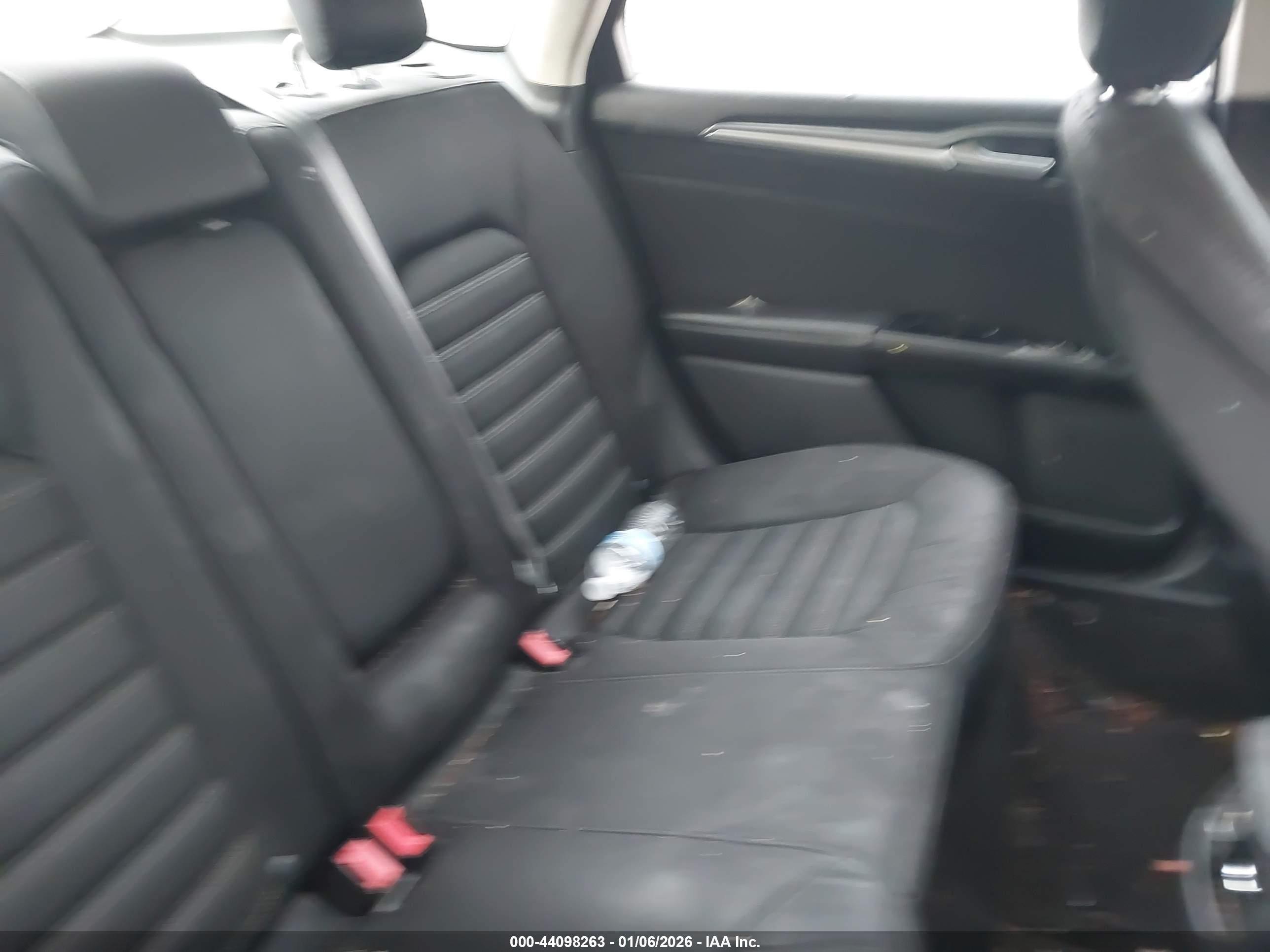 FORD FUSION image 8