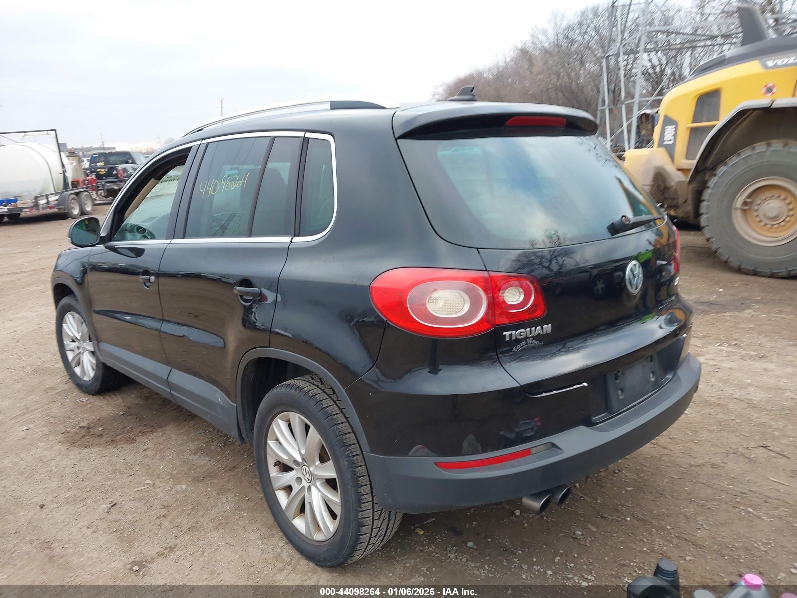 VOLKSWAGEN TIGUAN image 3