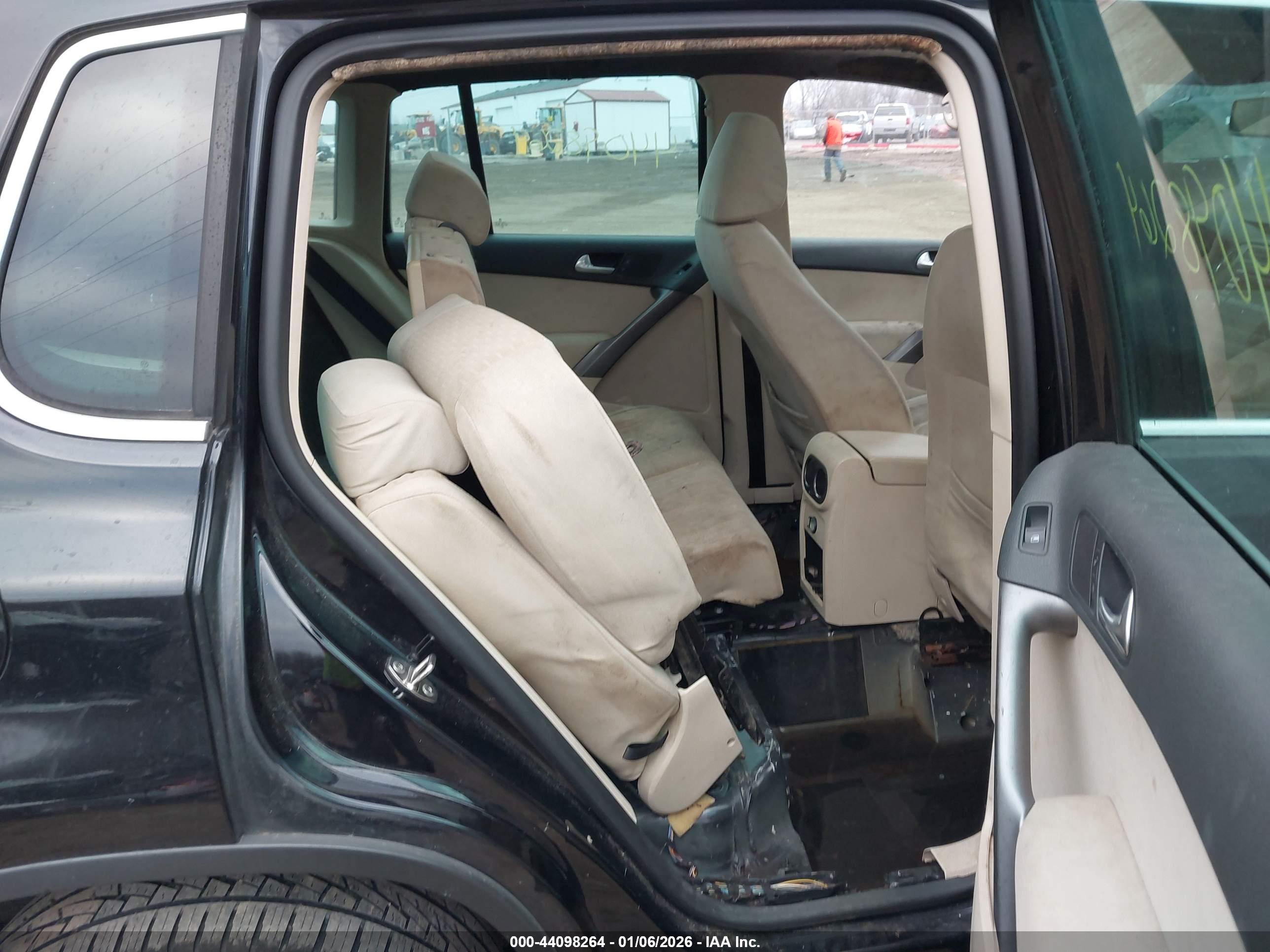 VOLKSWAGEN TIGUAN image 8