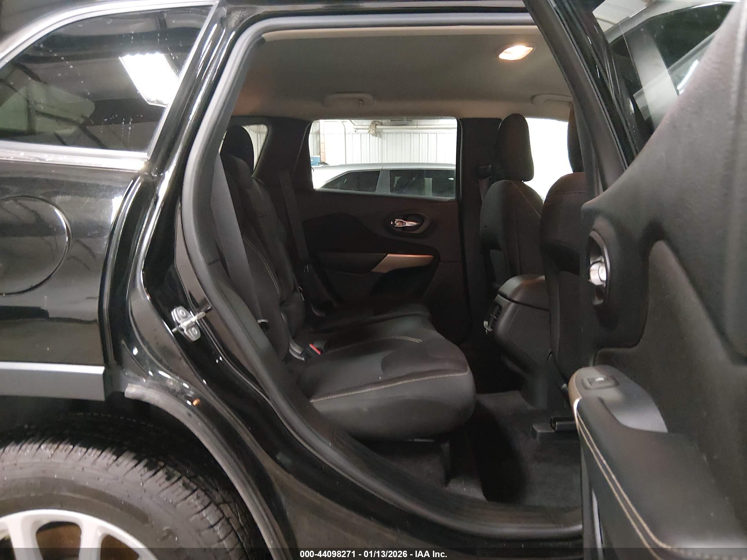 JEEP CHEROKEE image 8