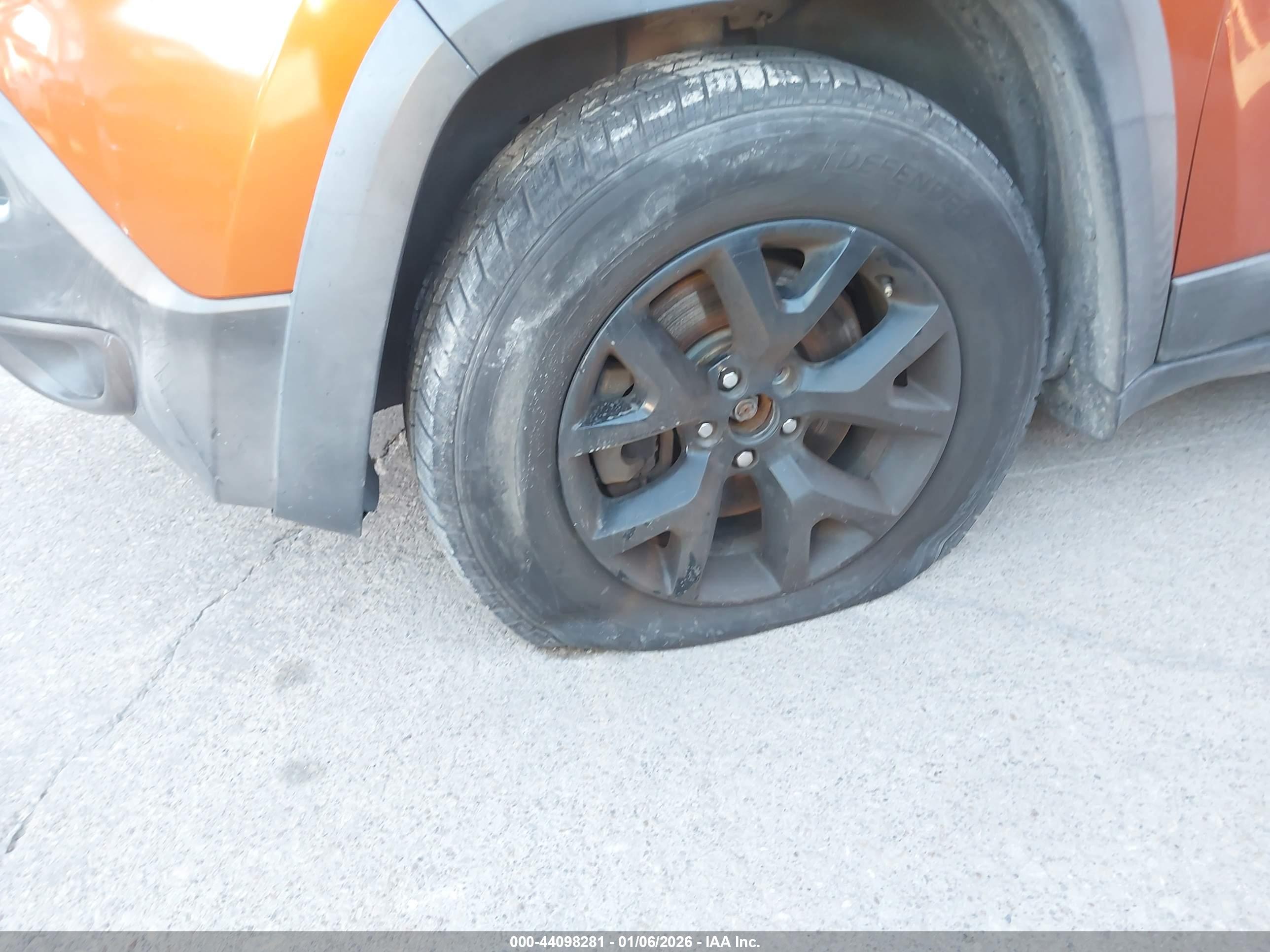 JEEP CHEROKEE image 6
