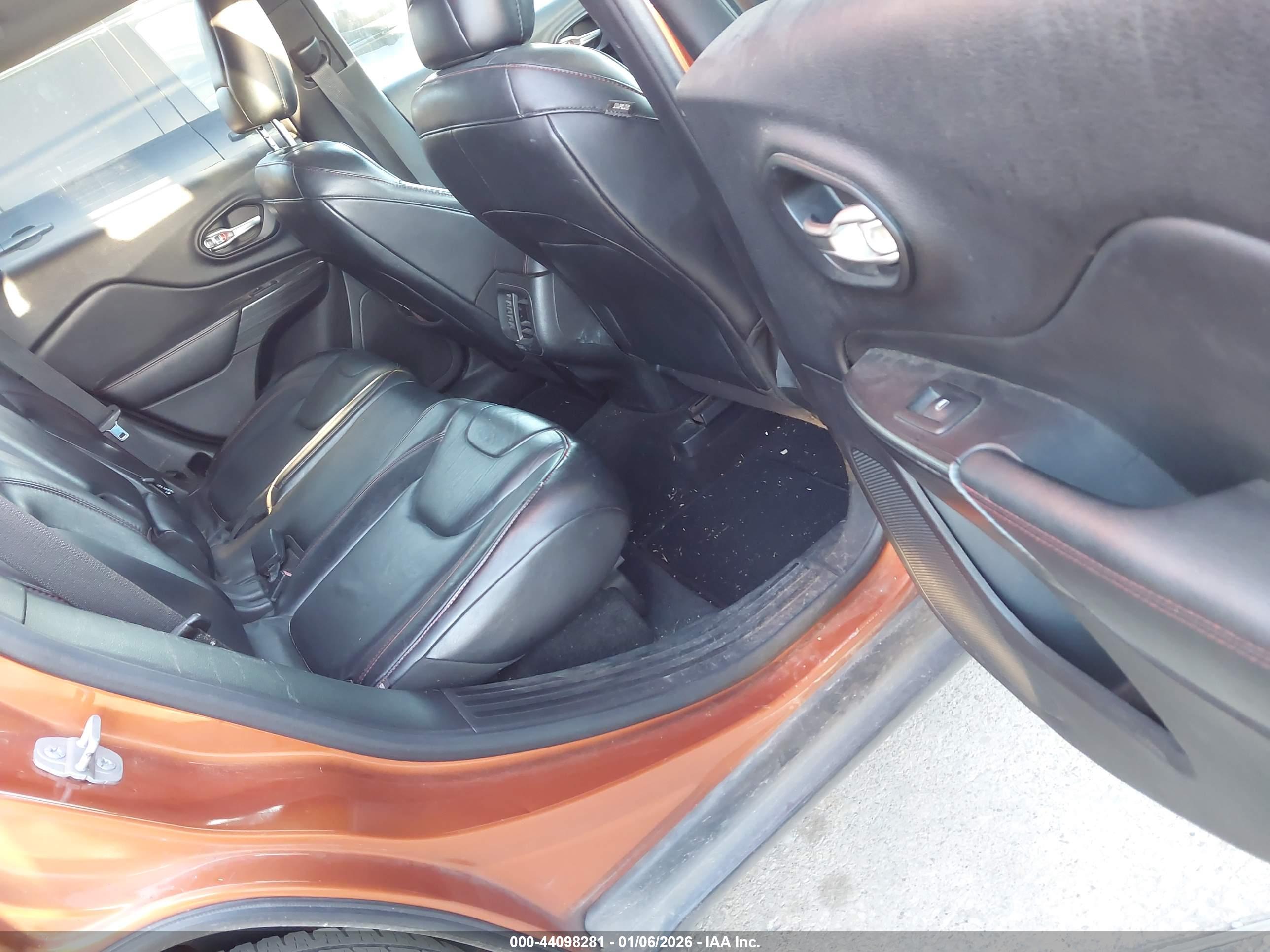 JEEP CHEROKEE image 8
