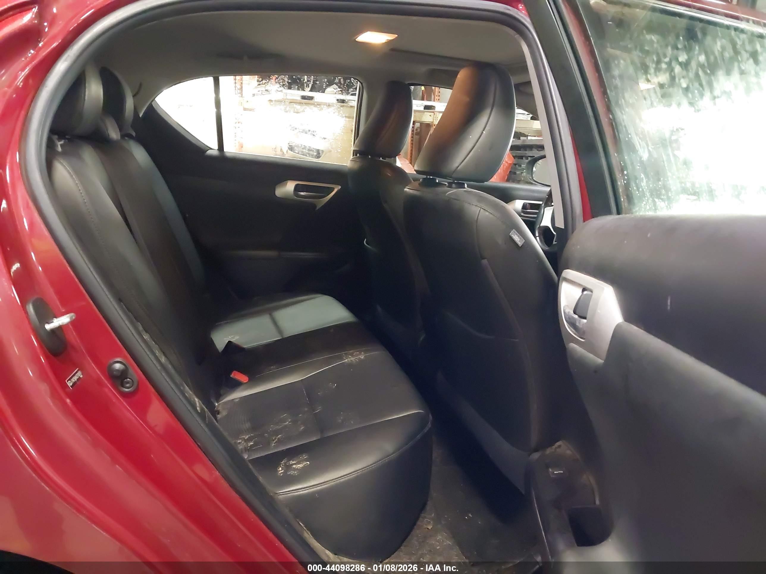 LEXUS CT image 8