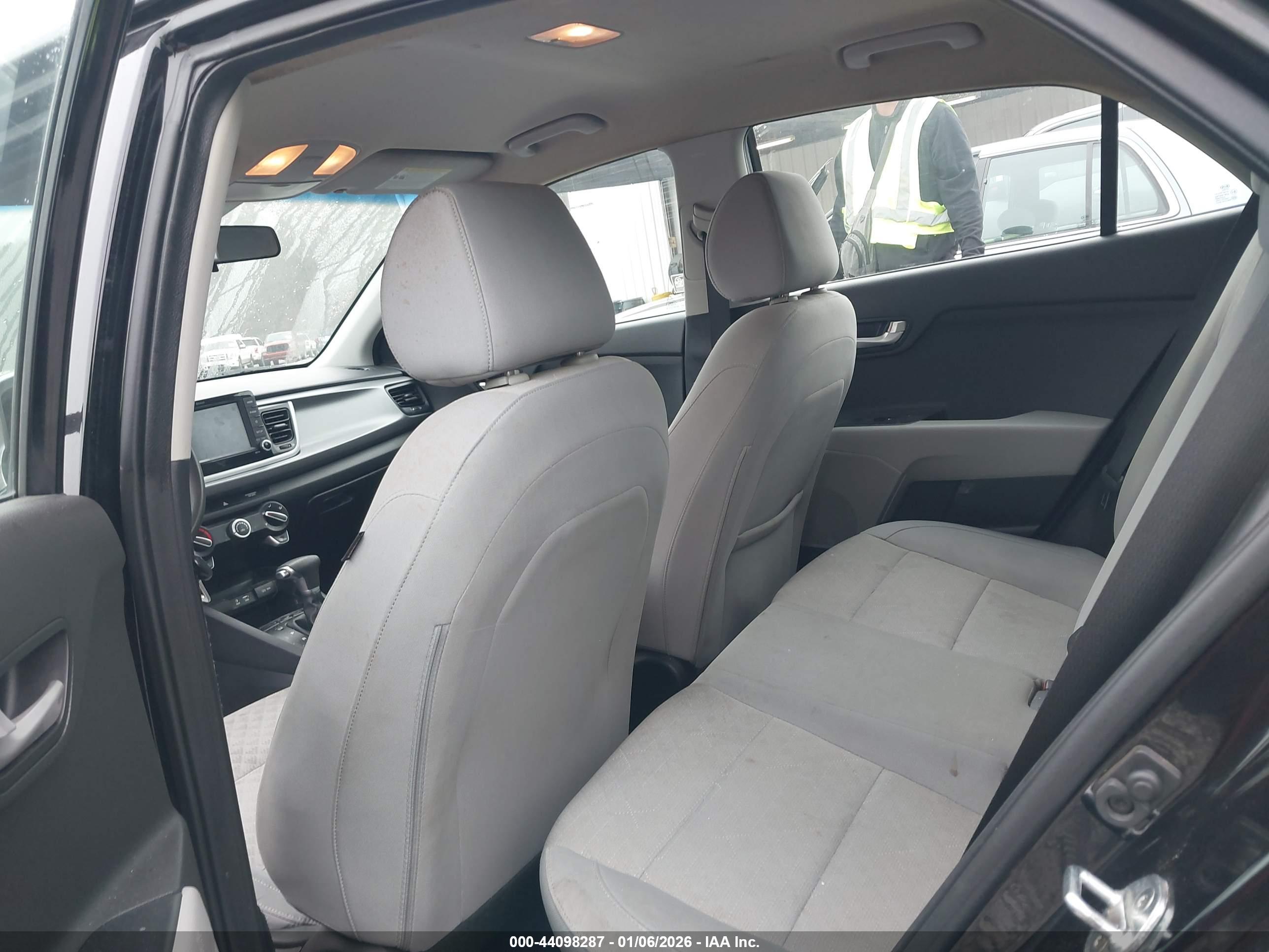 KIA RIO image 8