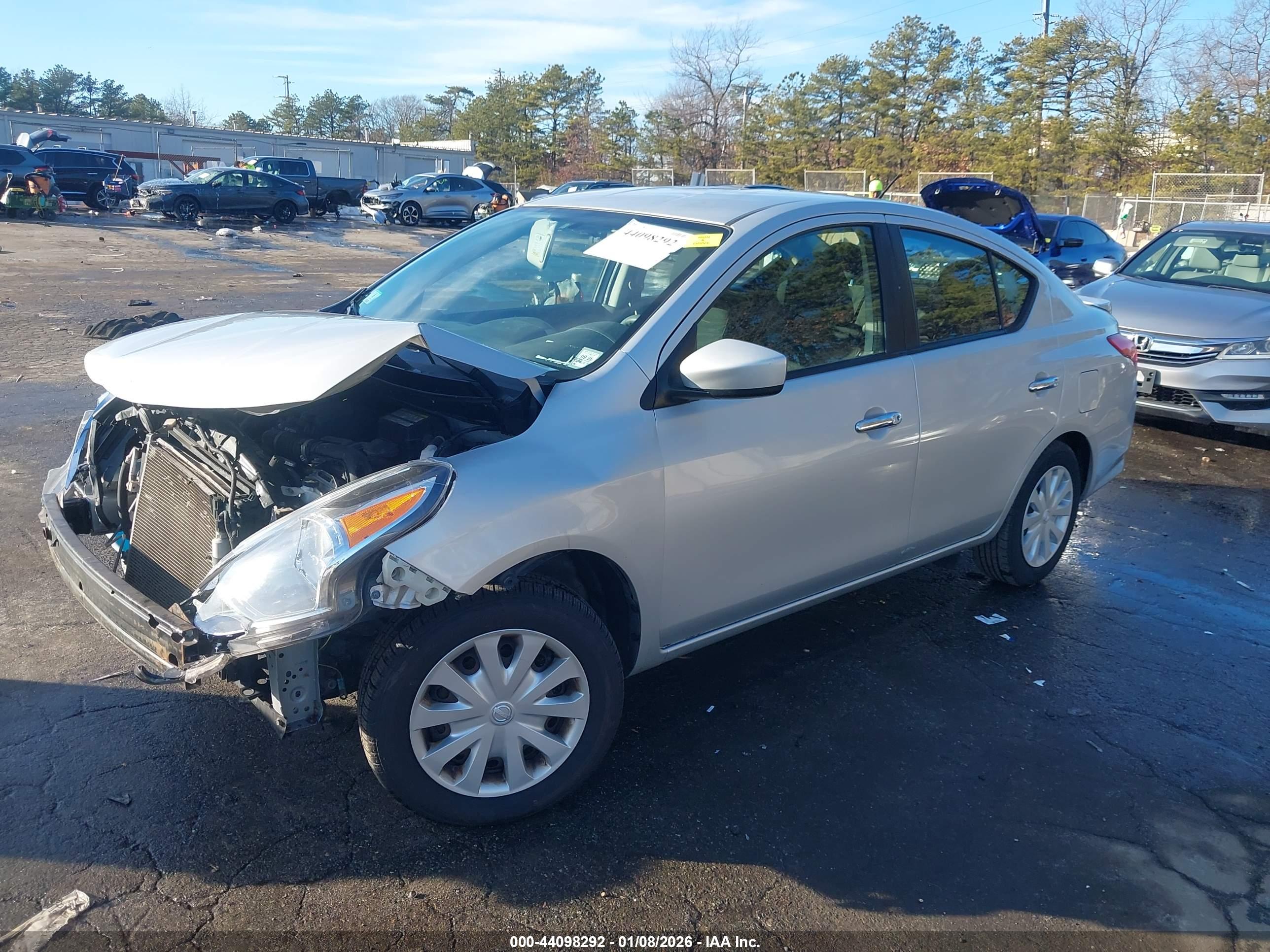 NISSAN VERSA image 2