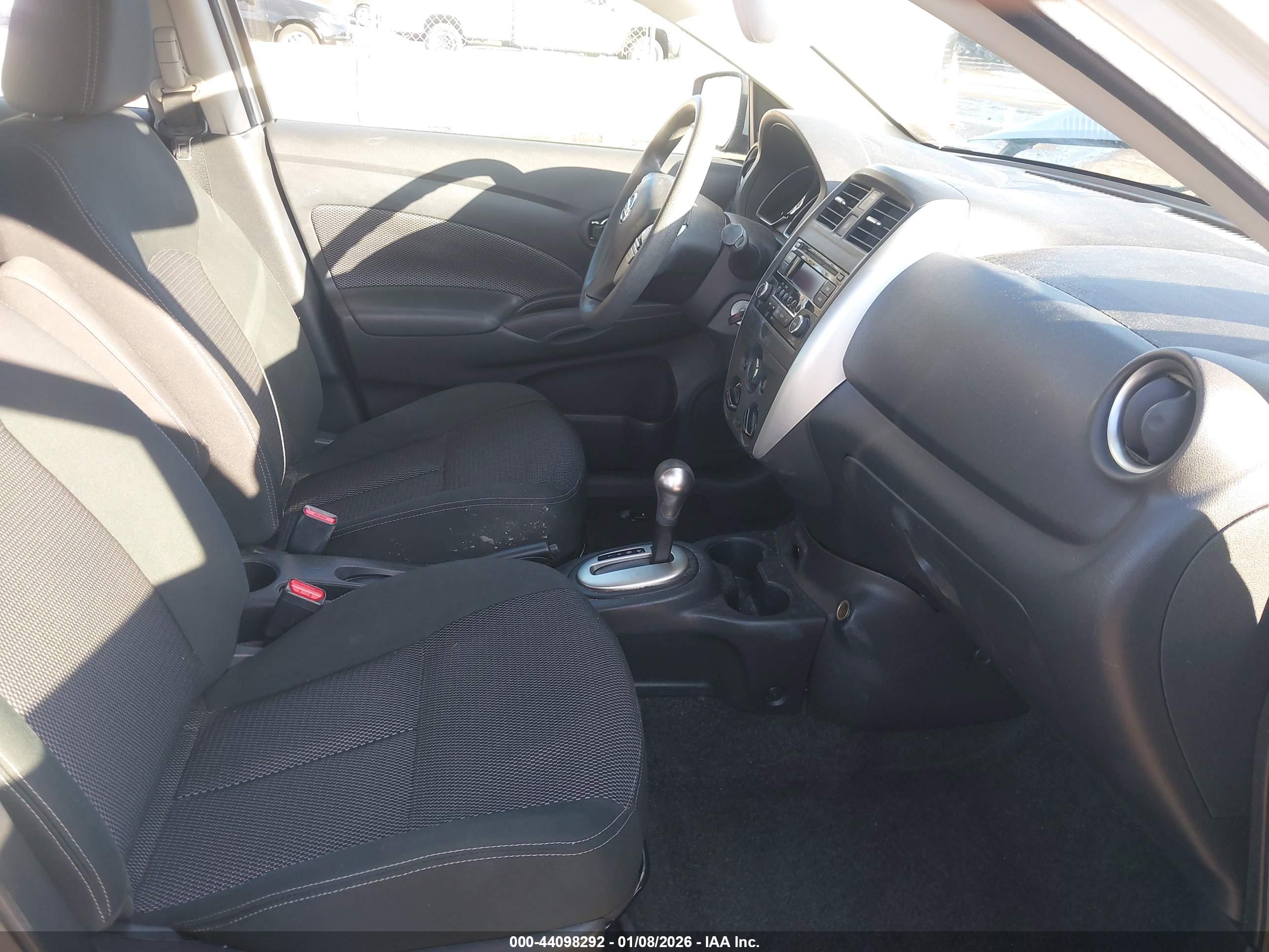 NISSAN VERSA image 5