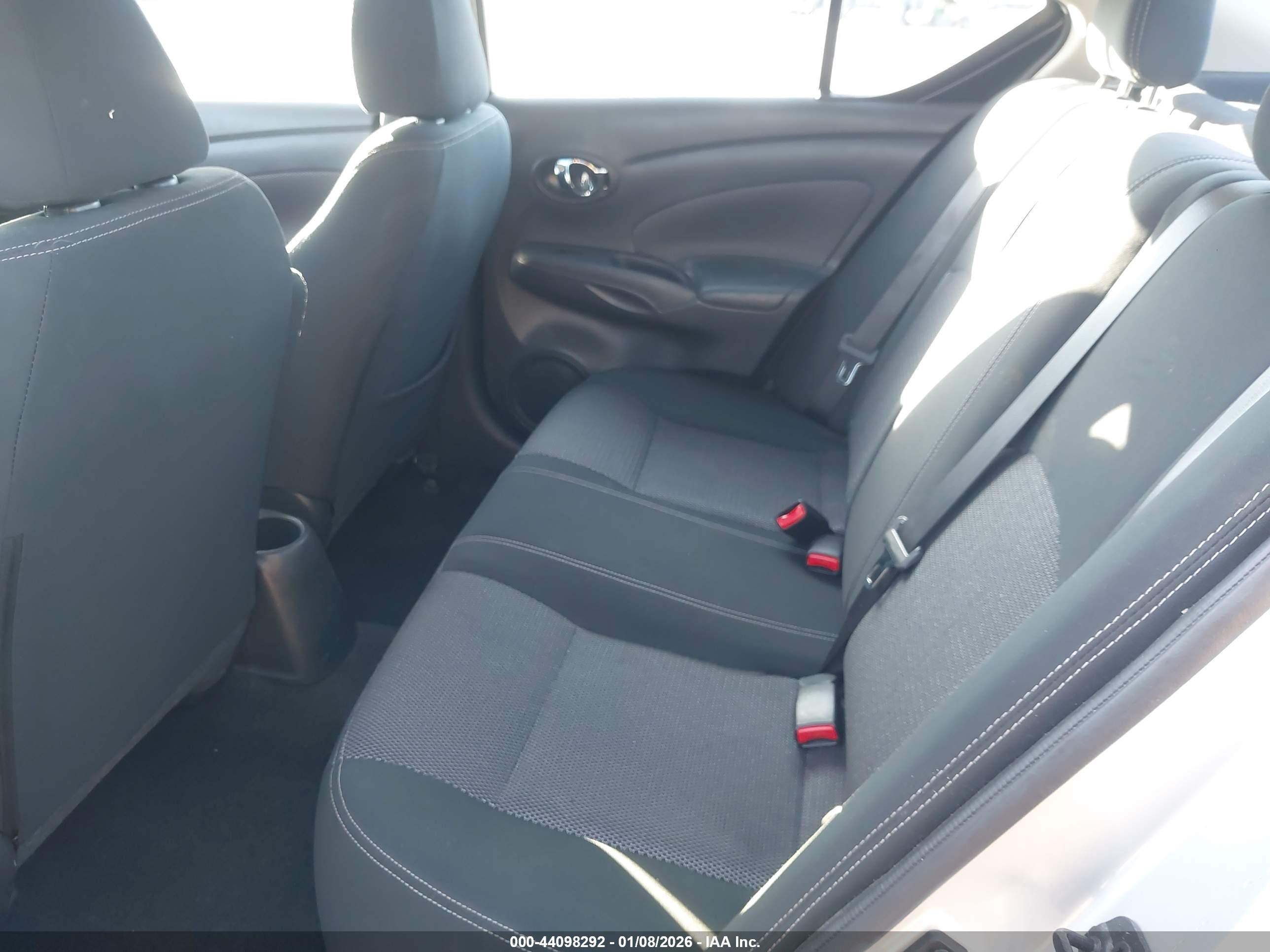 NISSAN VERSA image 8