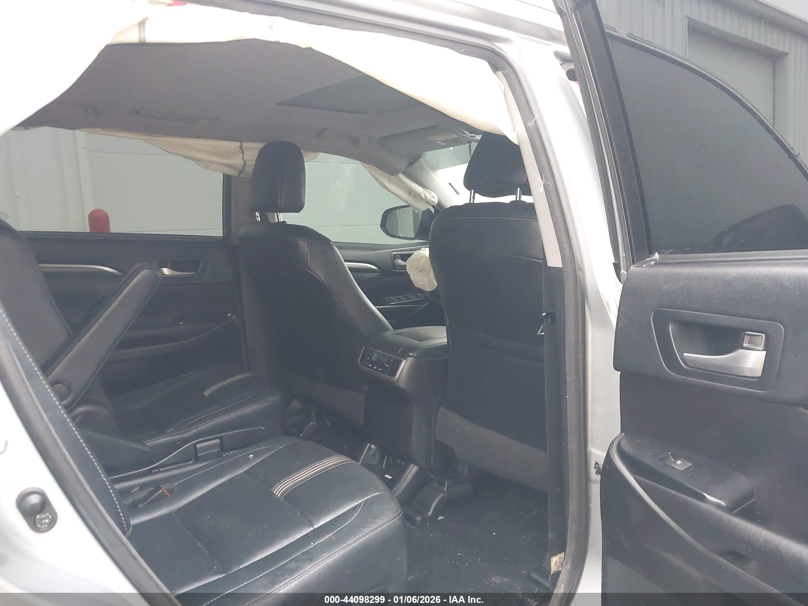 TOYOTA HIGHLANDER image 8