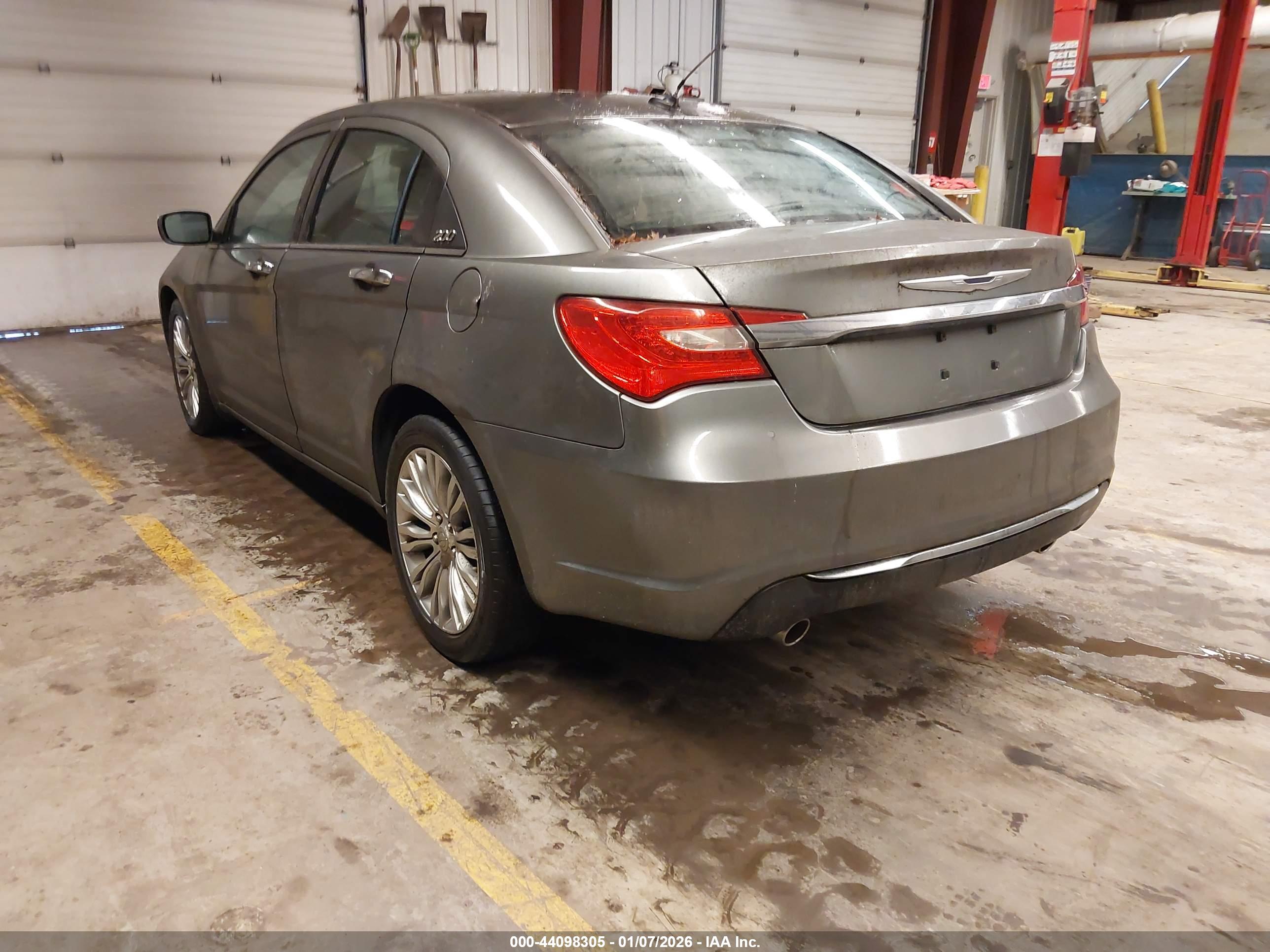 CHRYSLER 200 image 3