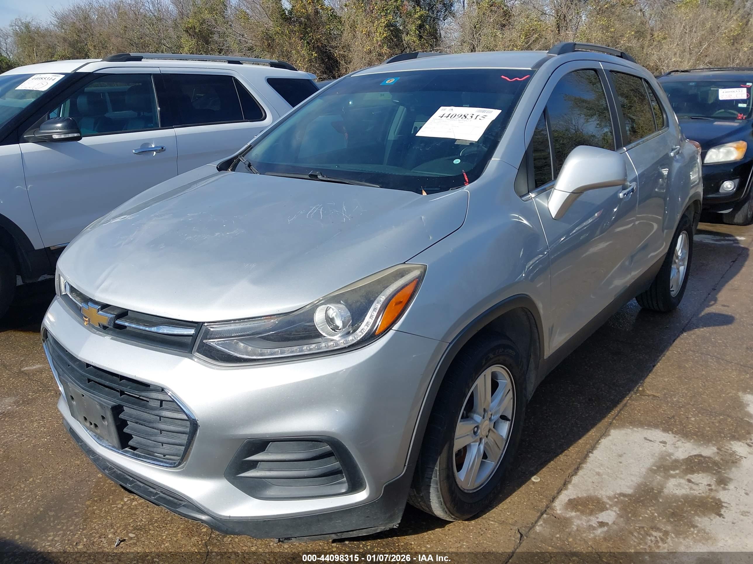 CHEVROLET TRAX image 2