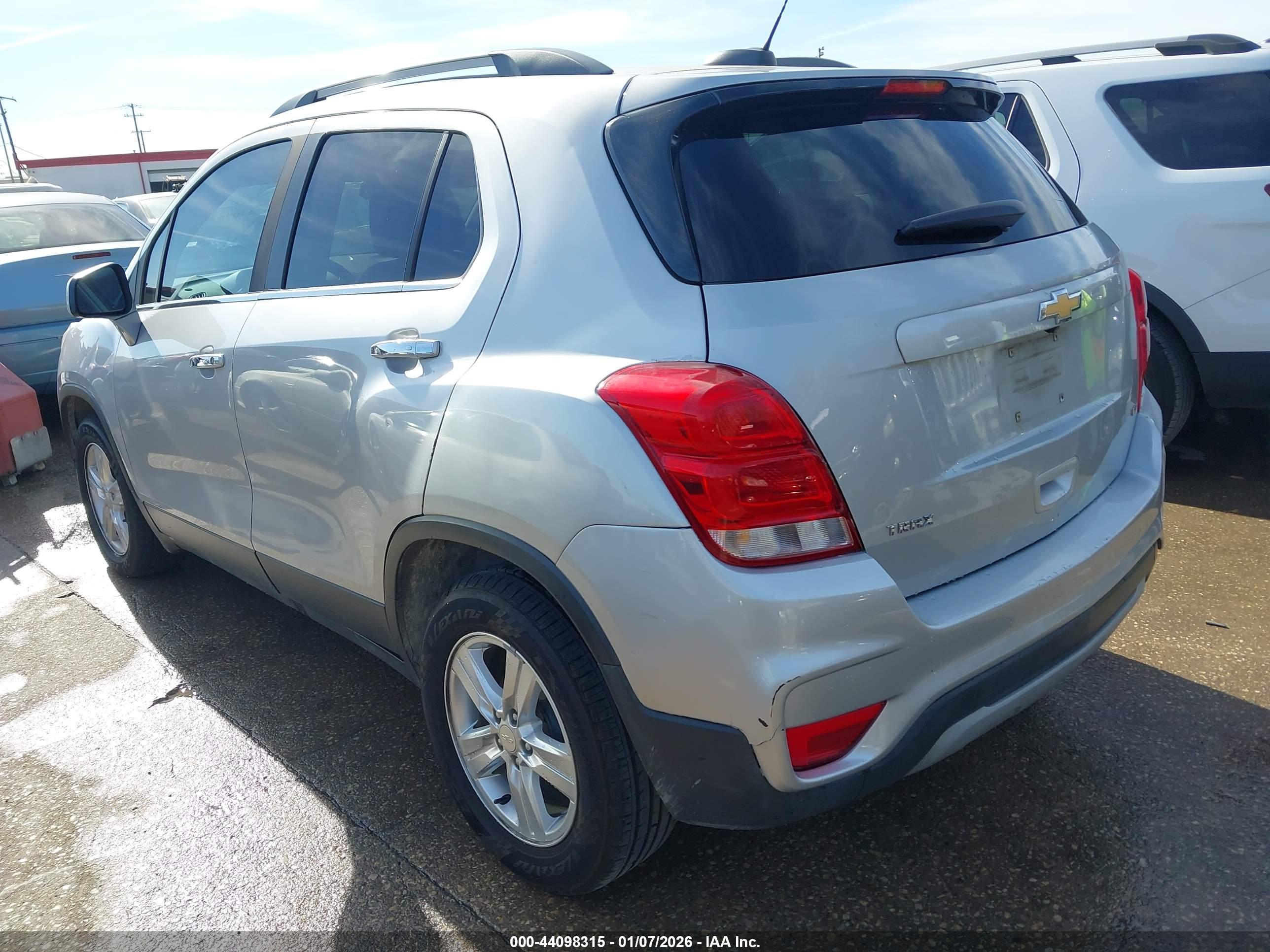 CHEVROLET TRAX image 3