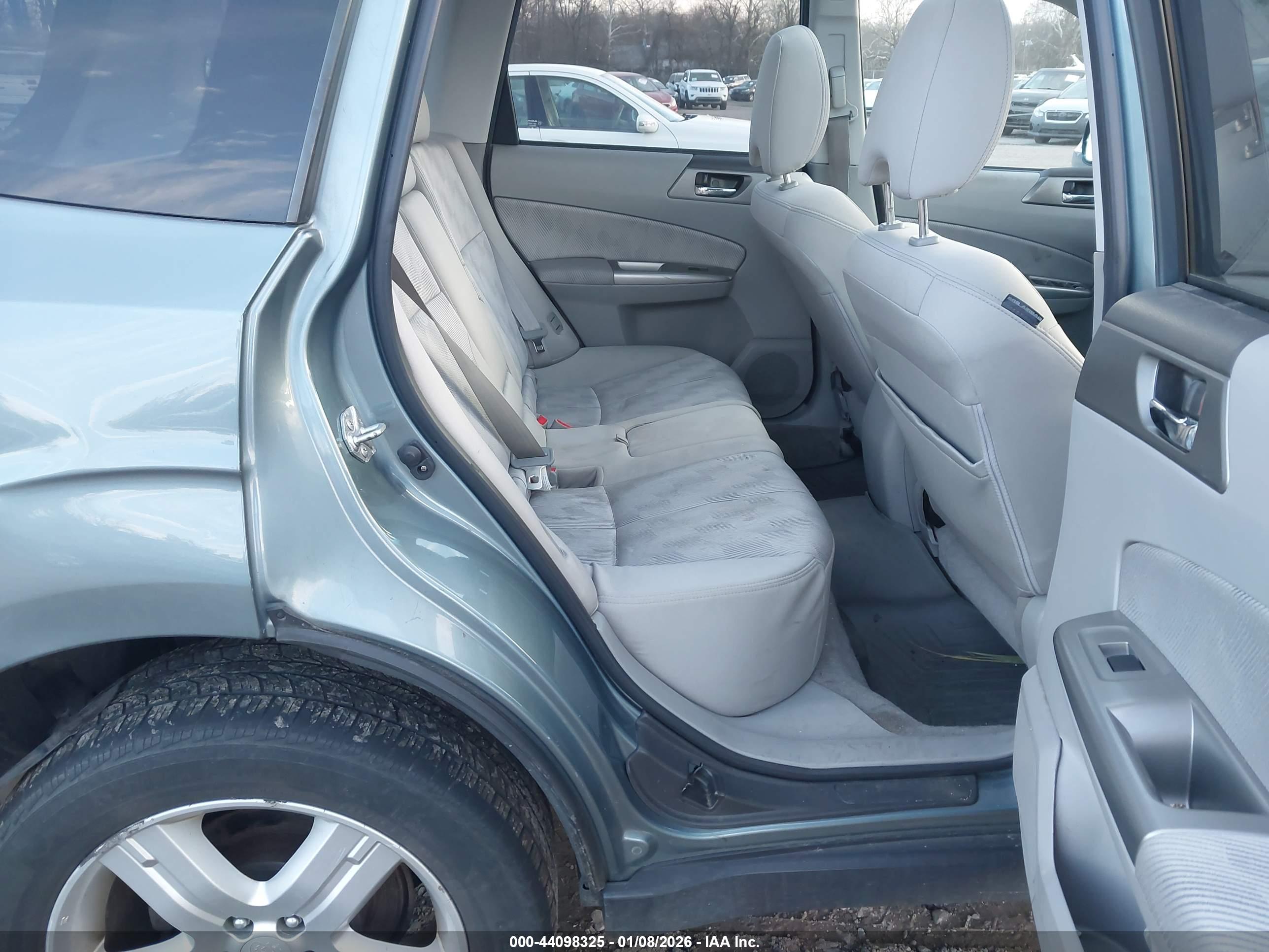 SUBARU FORESTER image 8