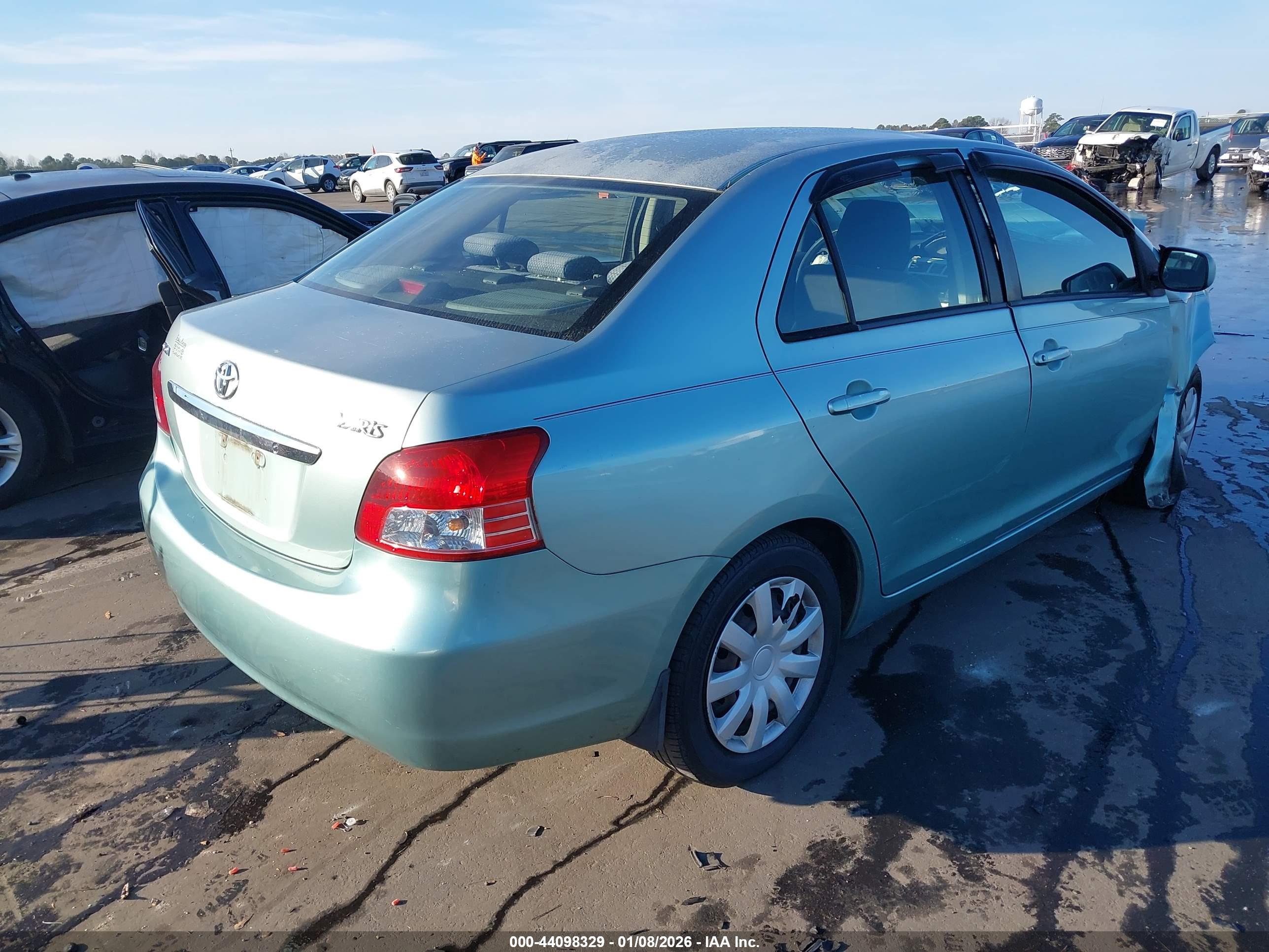 TOYOTA YARIS image 4