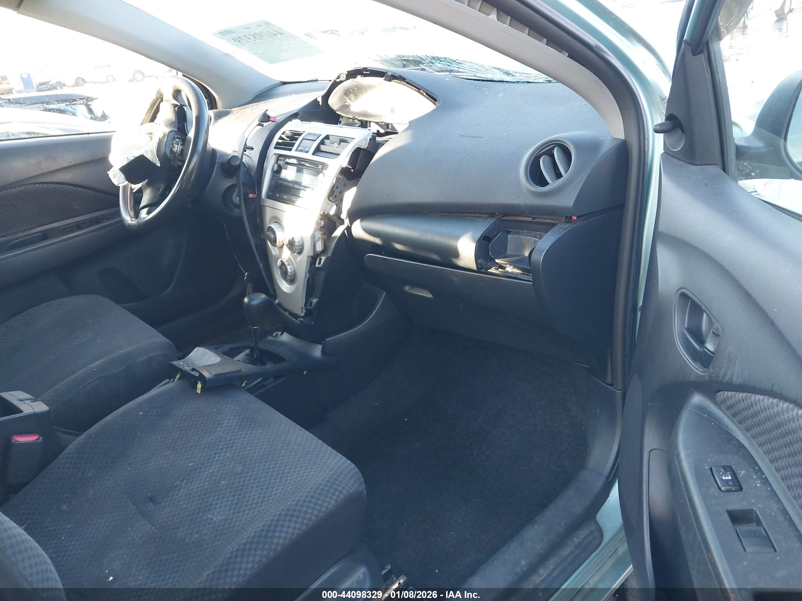 TOYOTA YARIS image 5