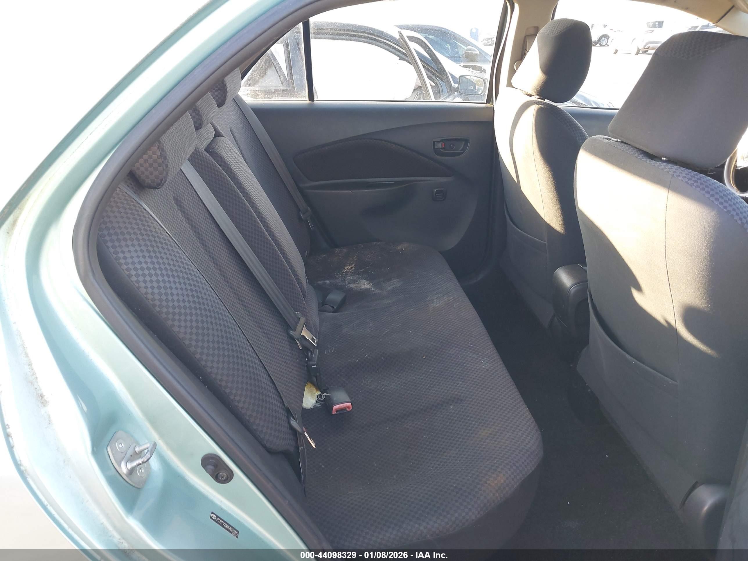 TOYOTA YARIS image 8