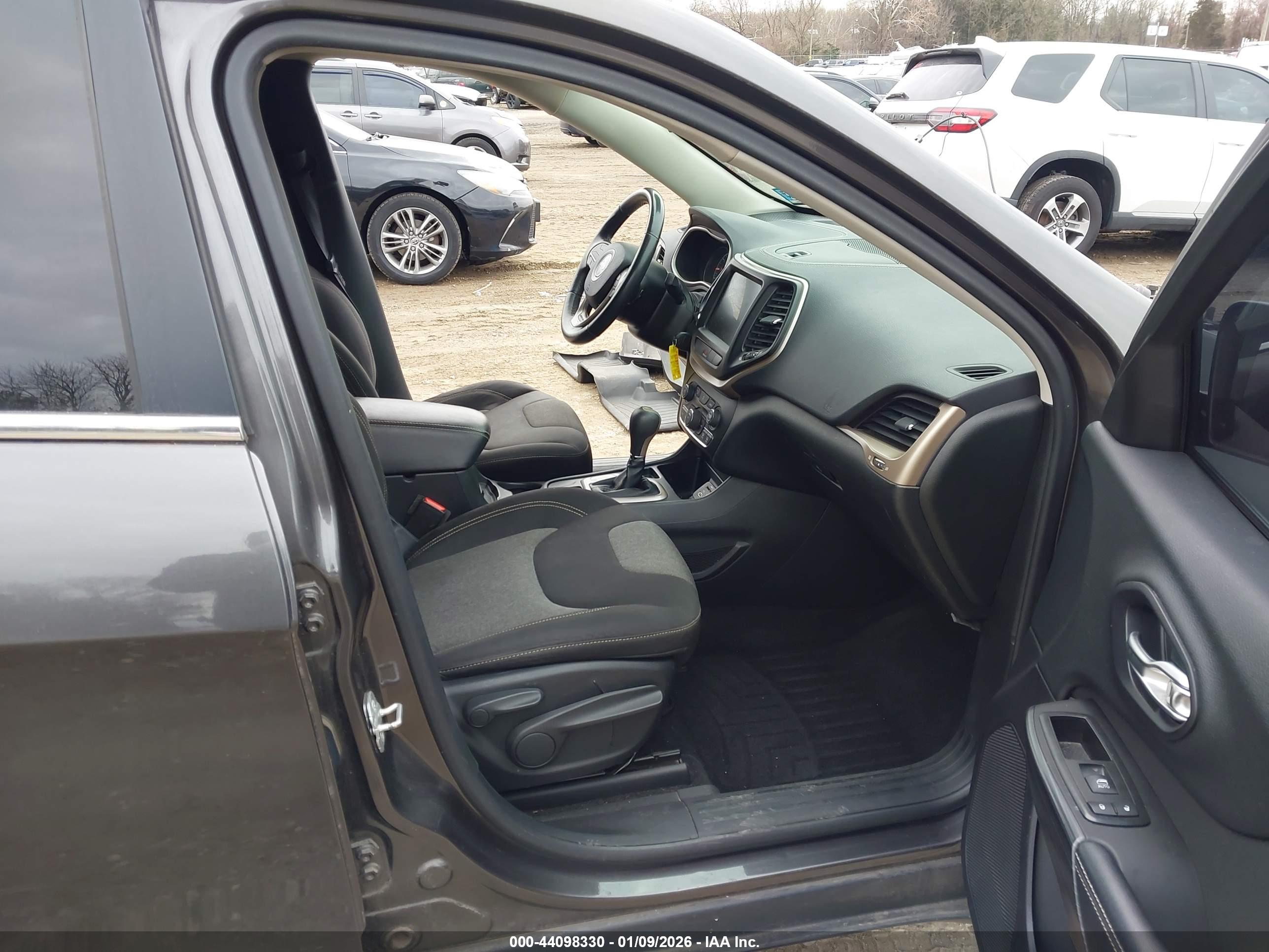 JEEP CHEROKEE image 5