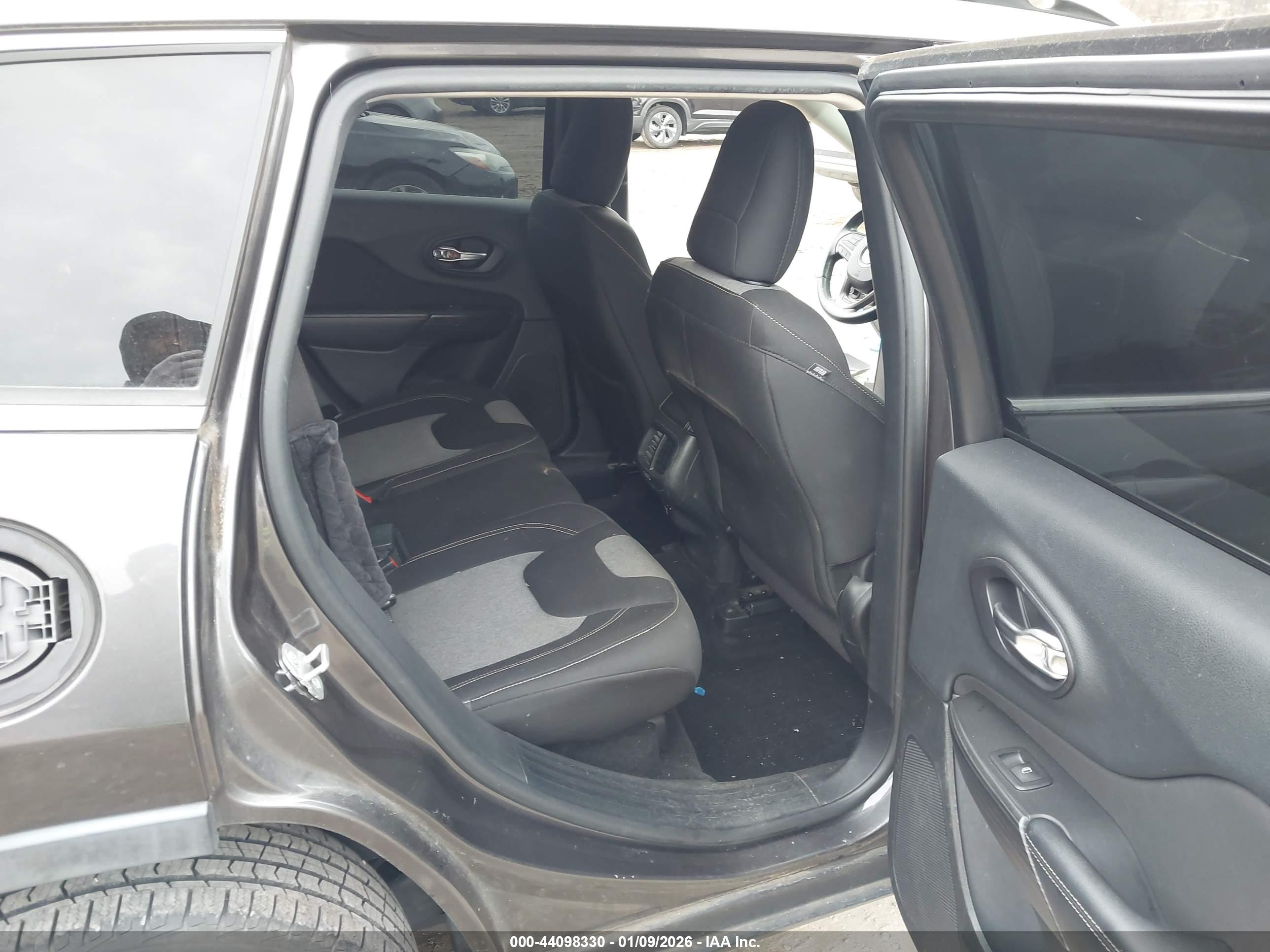 JEEP CHEROKEE image 8