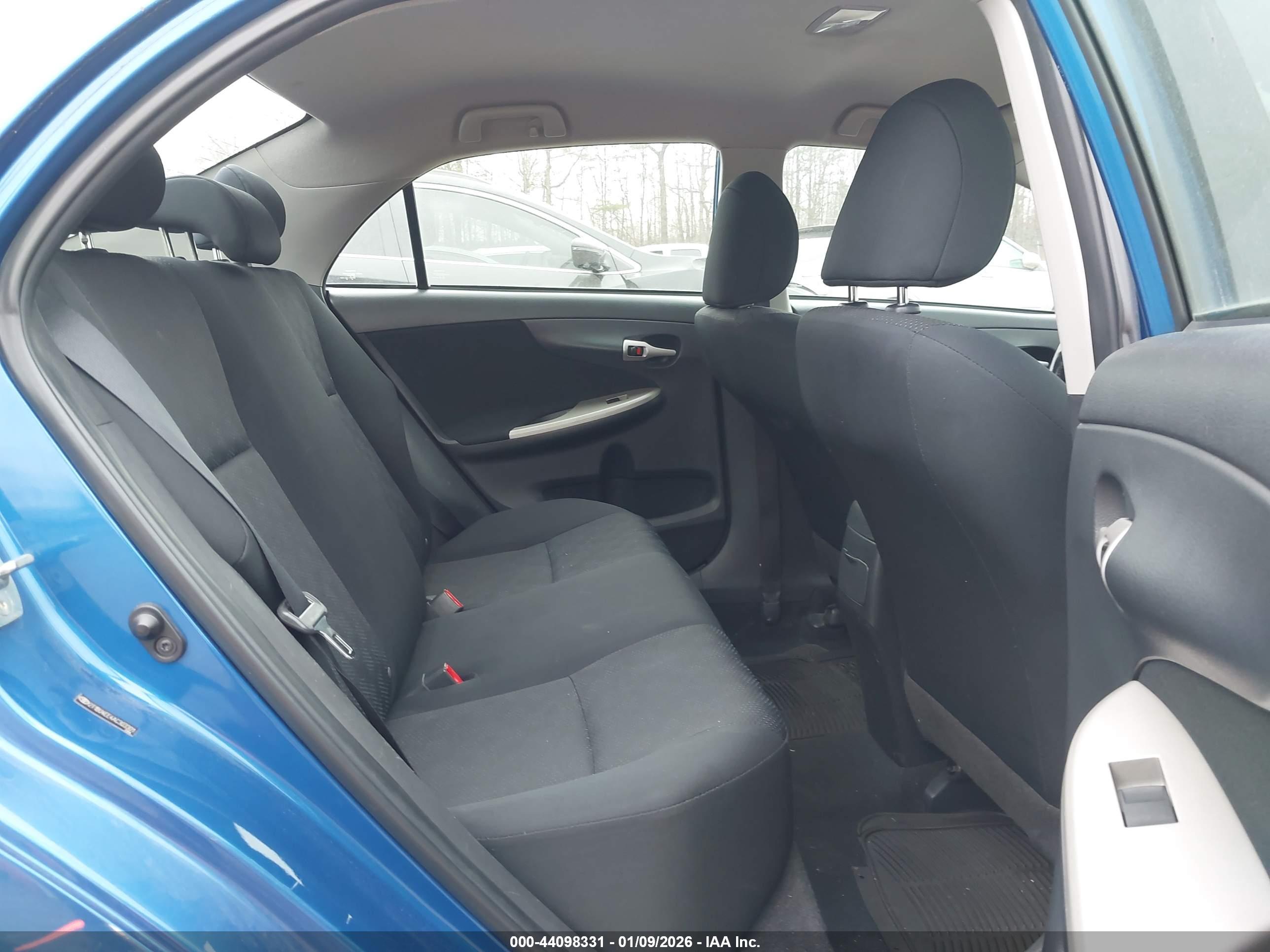 TOYOTA COROLLA image 8