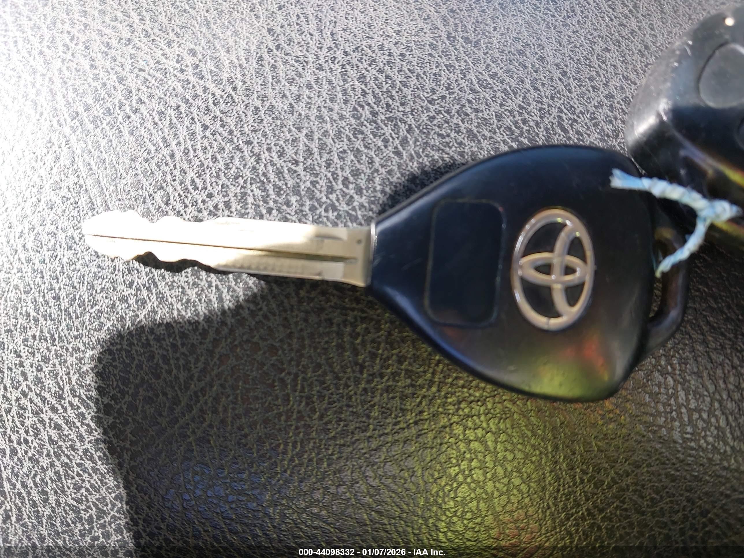 TOYOTA RAV4 image 11