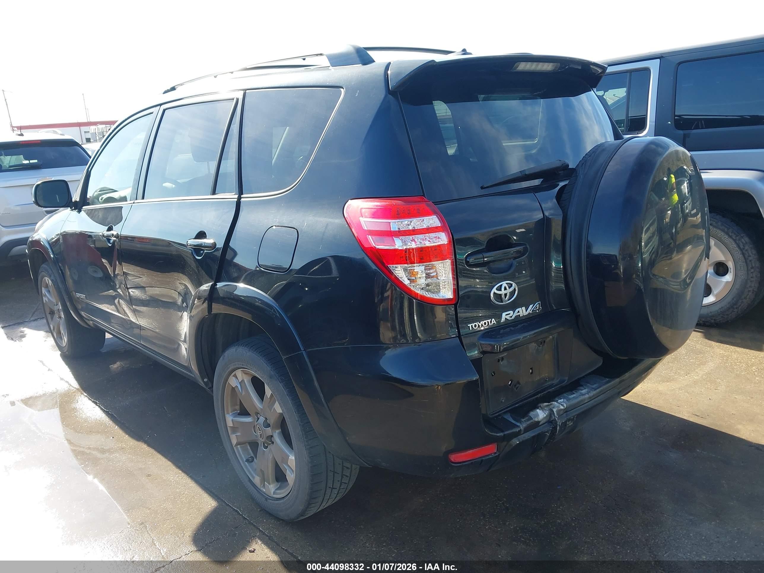 TOYOTA RAV4 image 3