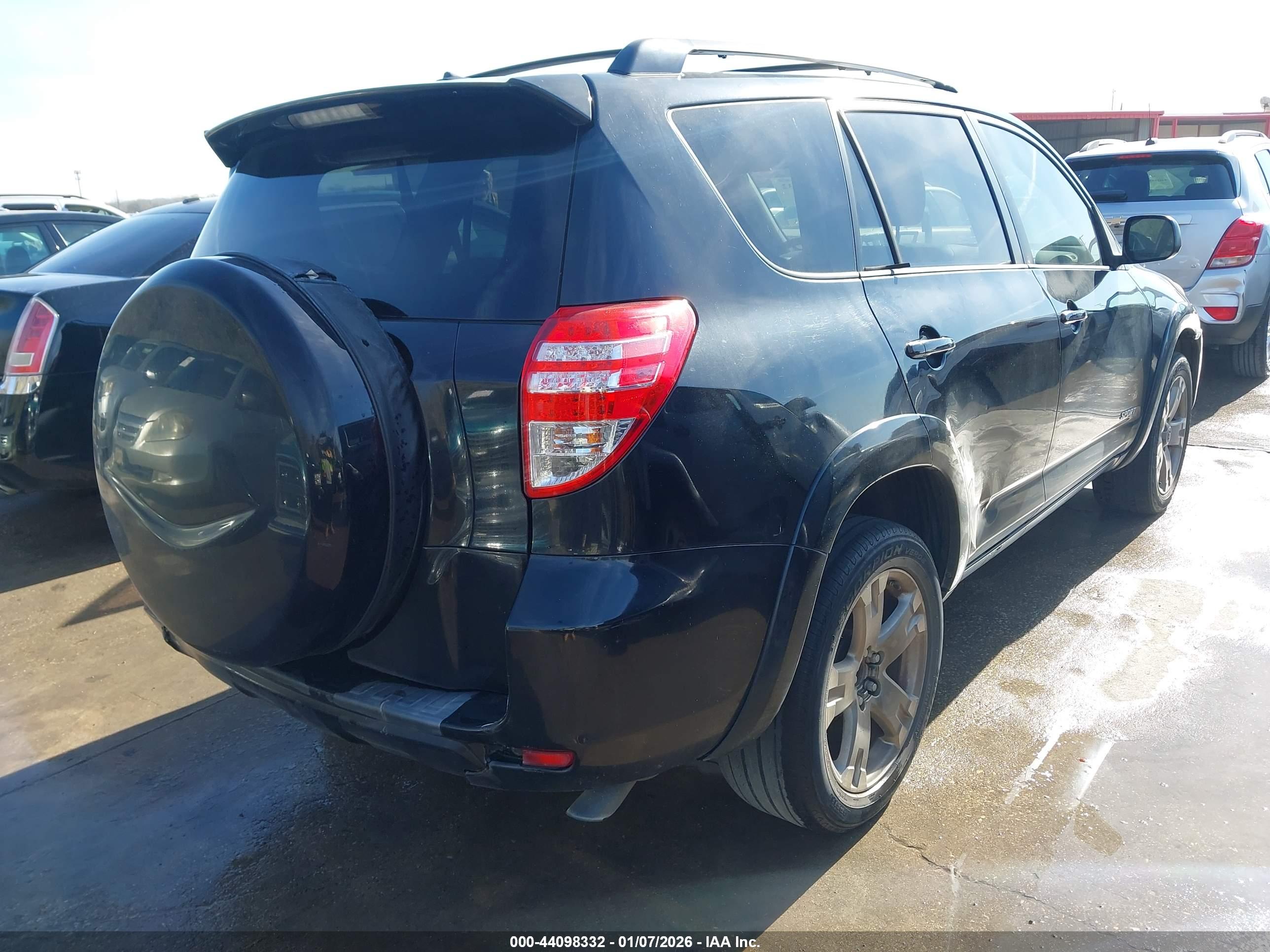TOYOTA RAV4 image 4