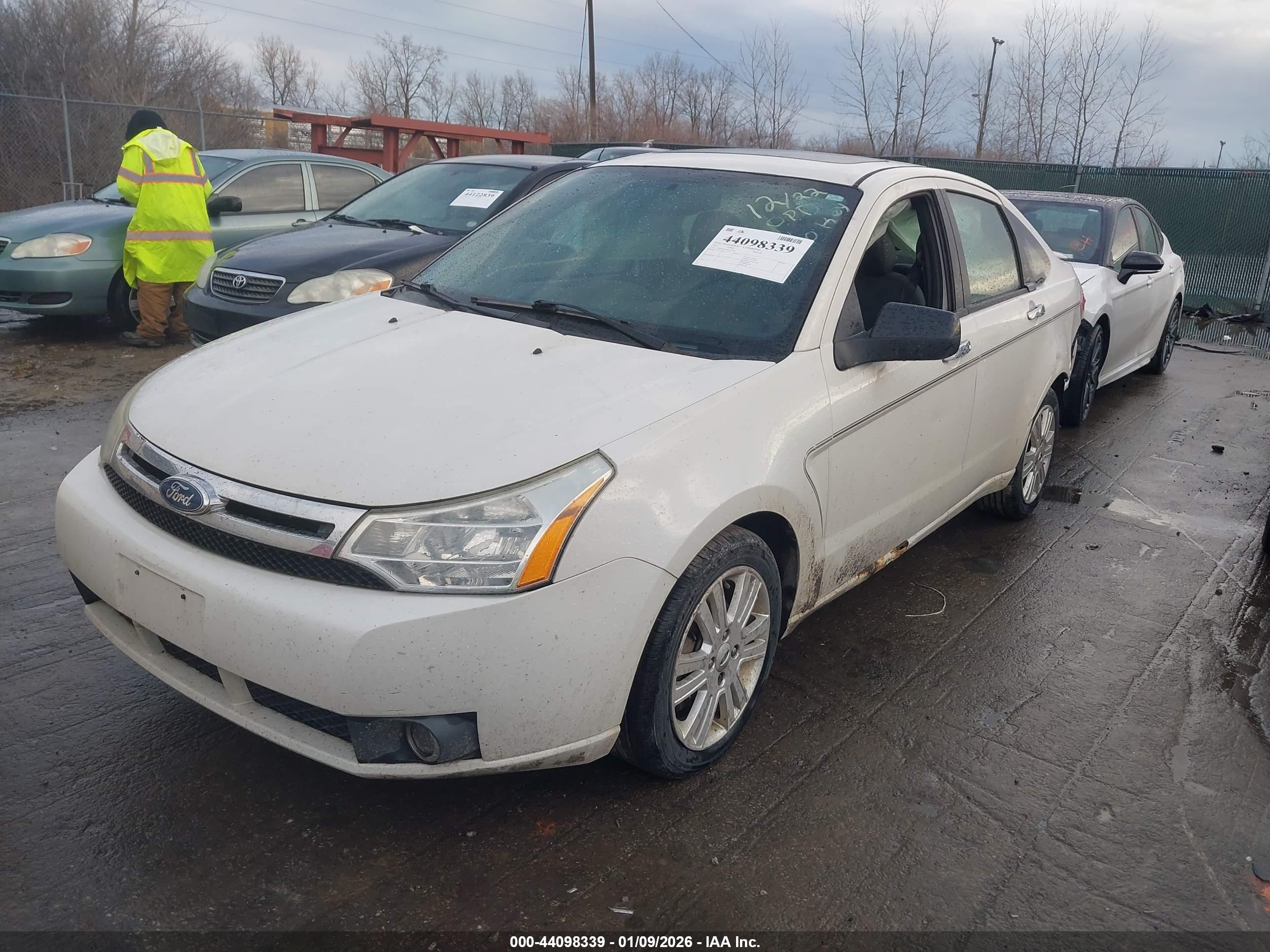 FORD FOCUS image 2