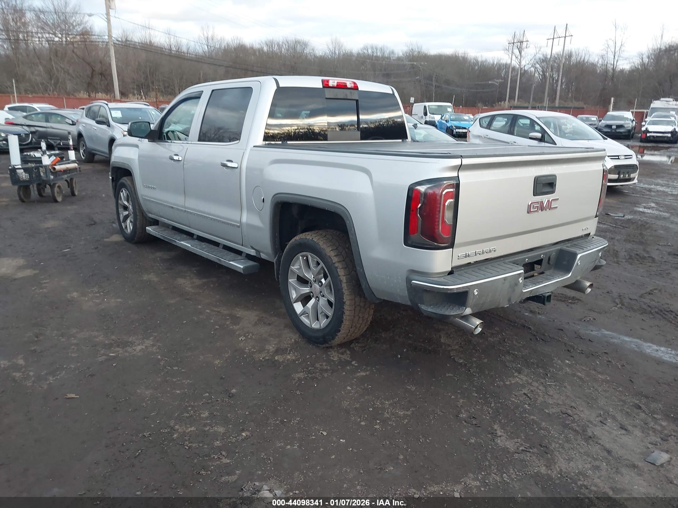GMC SIERRA image 3